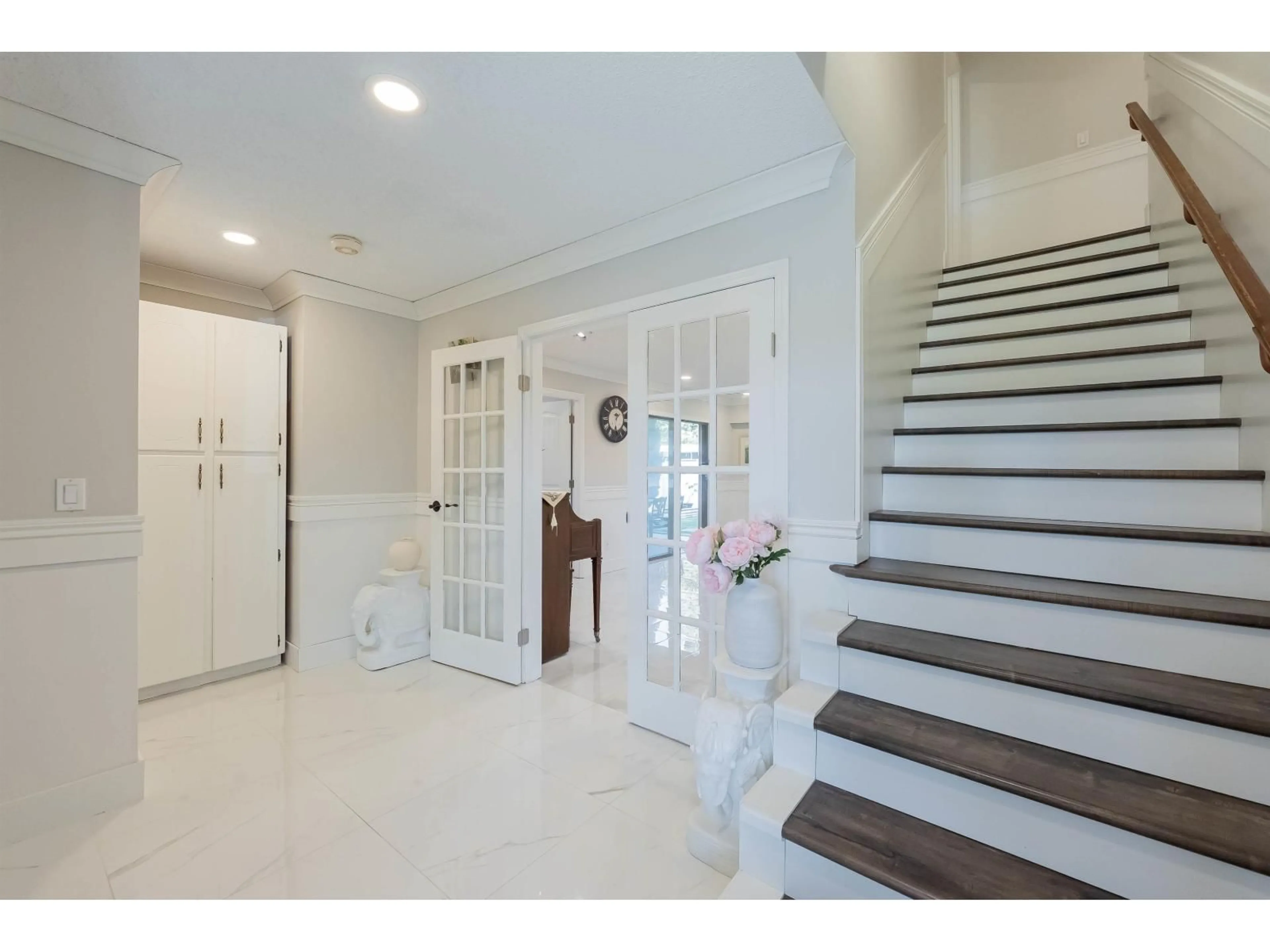 Indoor entryway for 9252 204 STREET, Langley British Columbia V1M1B7