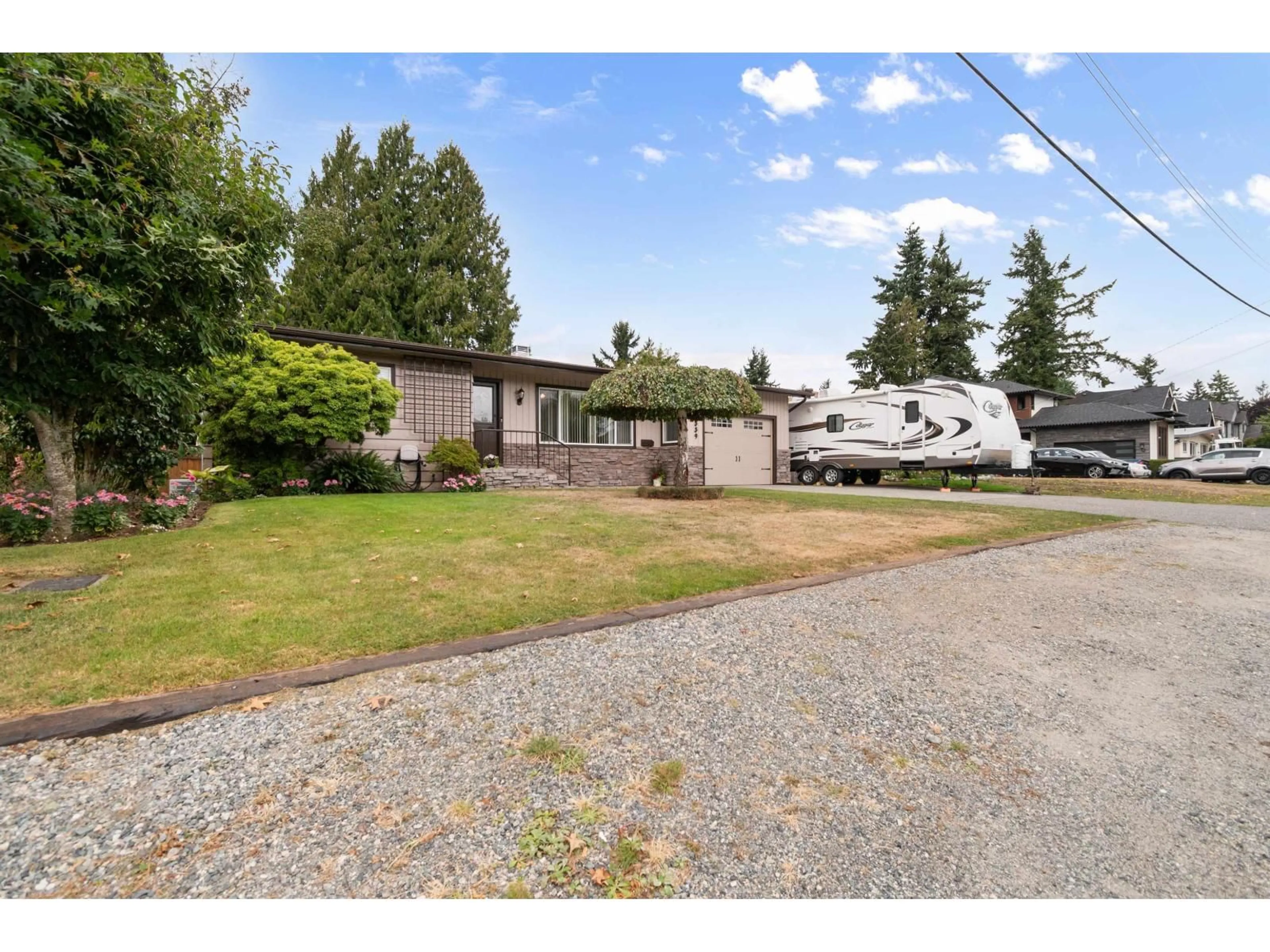 A pic from outside/outdoor area/front of a property/back of a property/a pic from drone, street for 2339 ALDER STREET, Abbotsford British Columbia V2T2N6