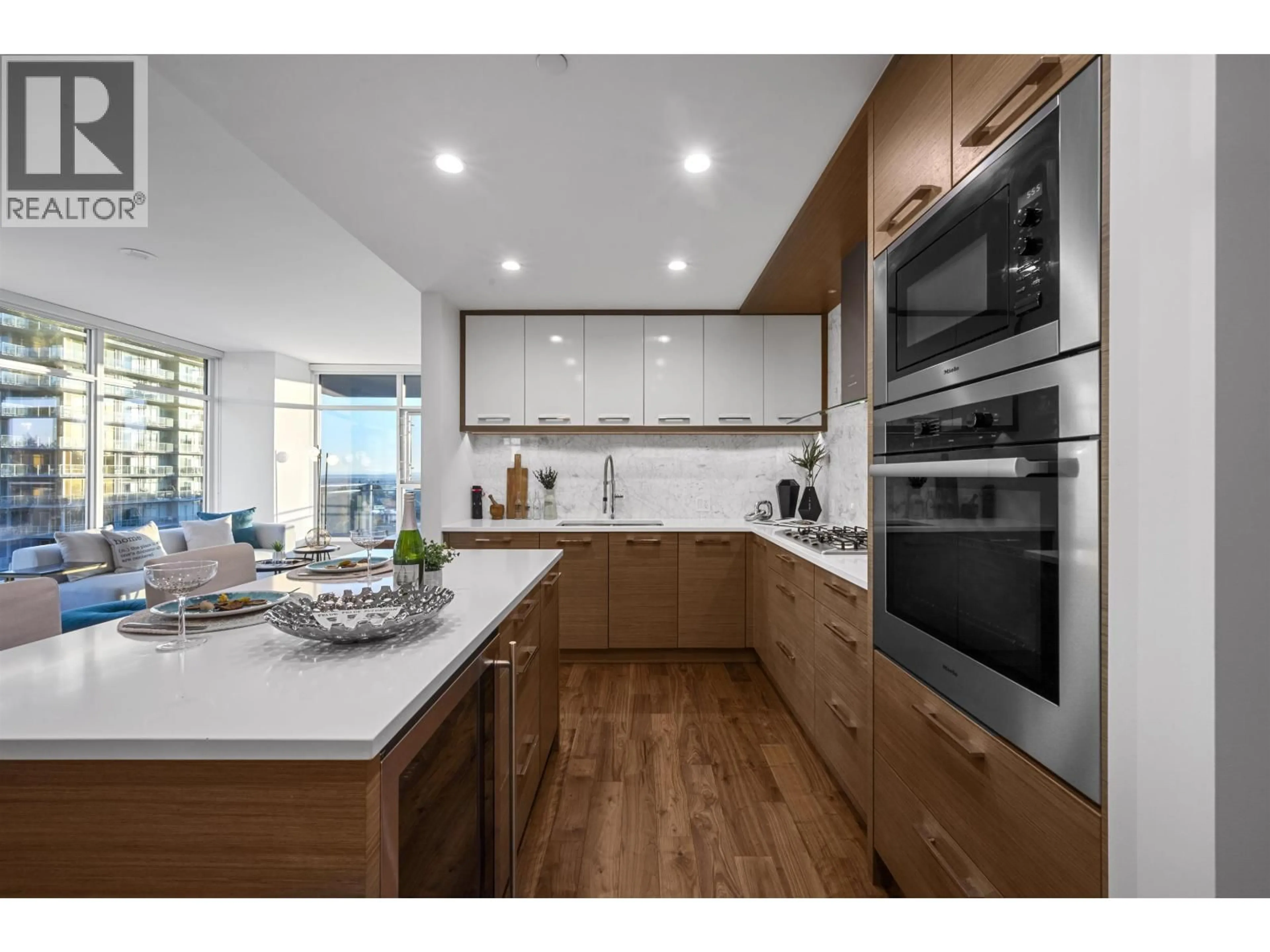 Contemporary kitchen, wood/laminate floor for 1005 - 4360 BERESFORD STREET, Burnaby British Columbia V5H0G2