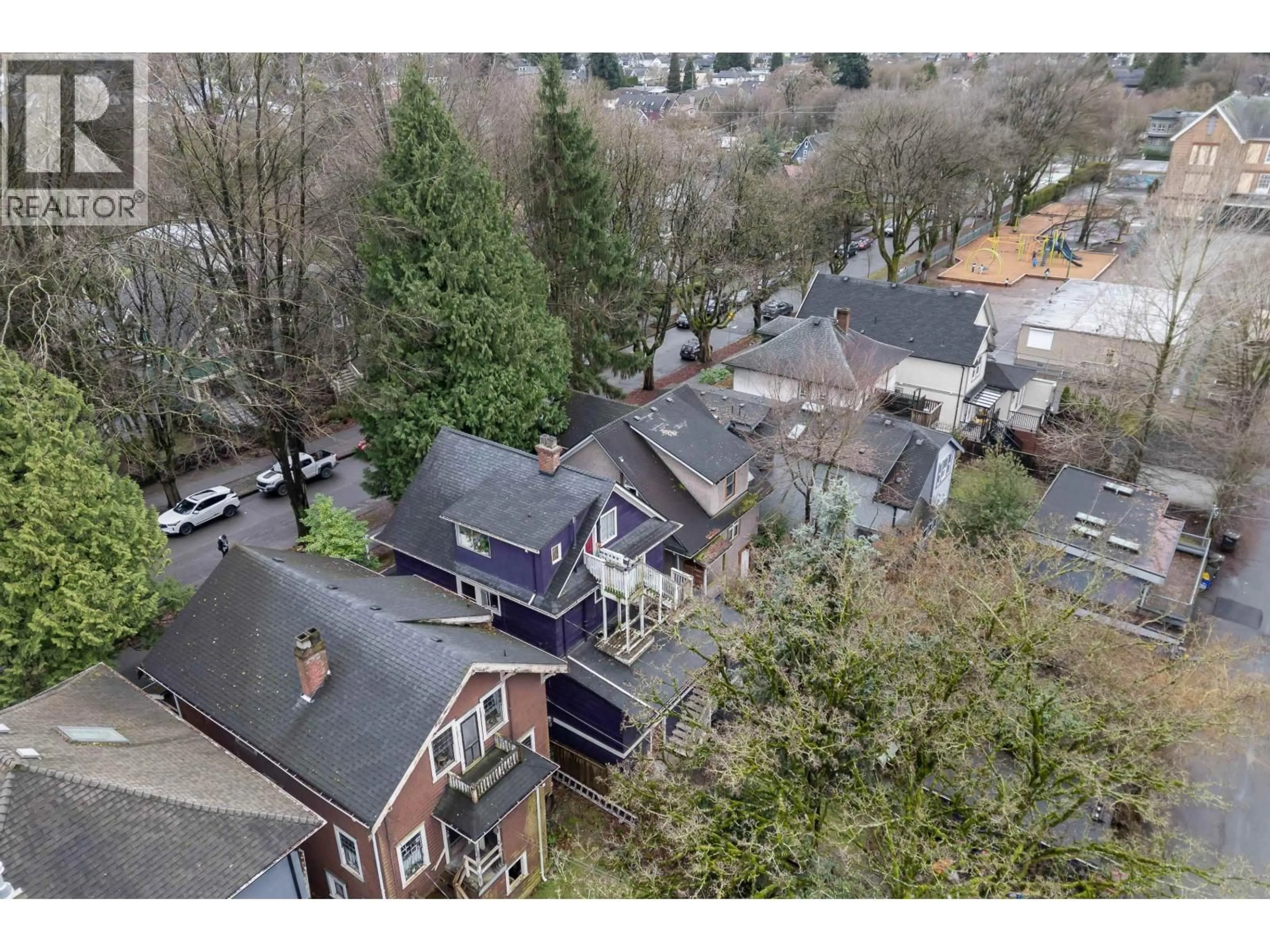 A pic from outside/outdoor area/front of a property/back of a property/a pic from drone, unknown for 1437 10TH AVENUE, Vancouver British Columbia V5N1X4
