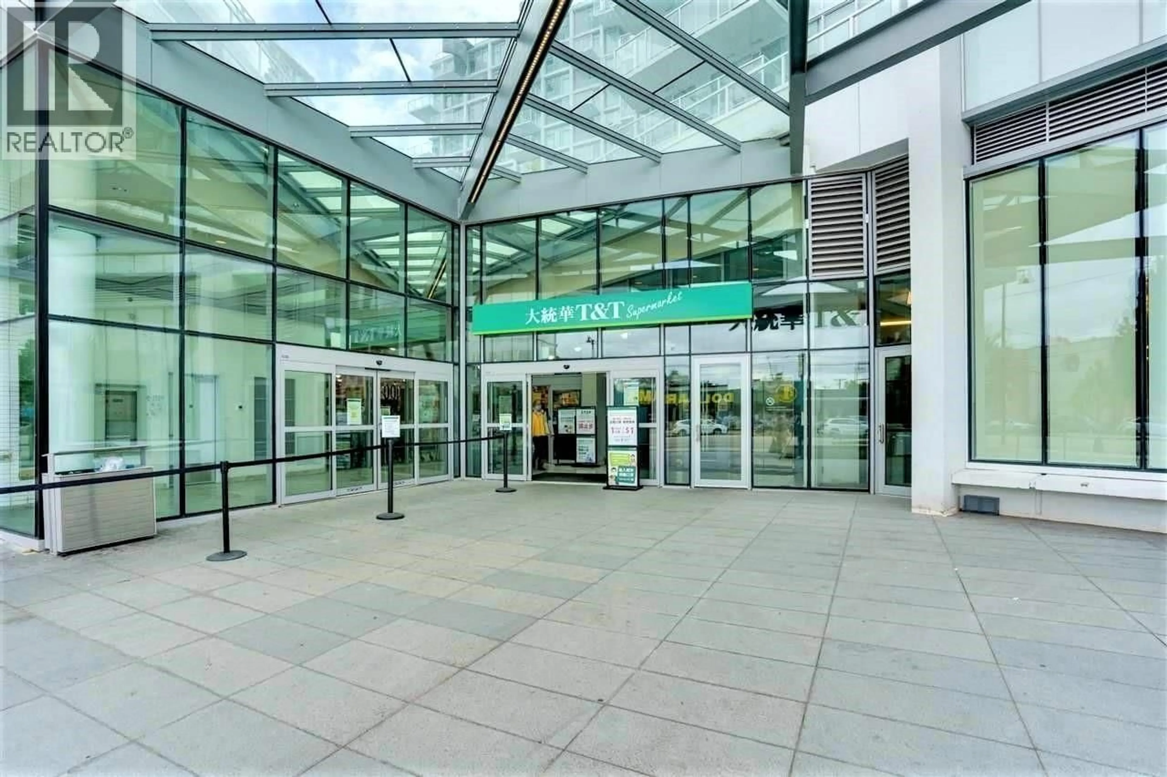 Indoor foyer for 1505 - 4638 GLADSTONE STREET, Vancouver British Columbia V5N0G5