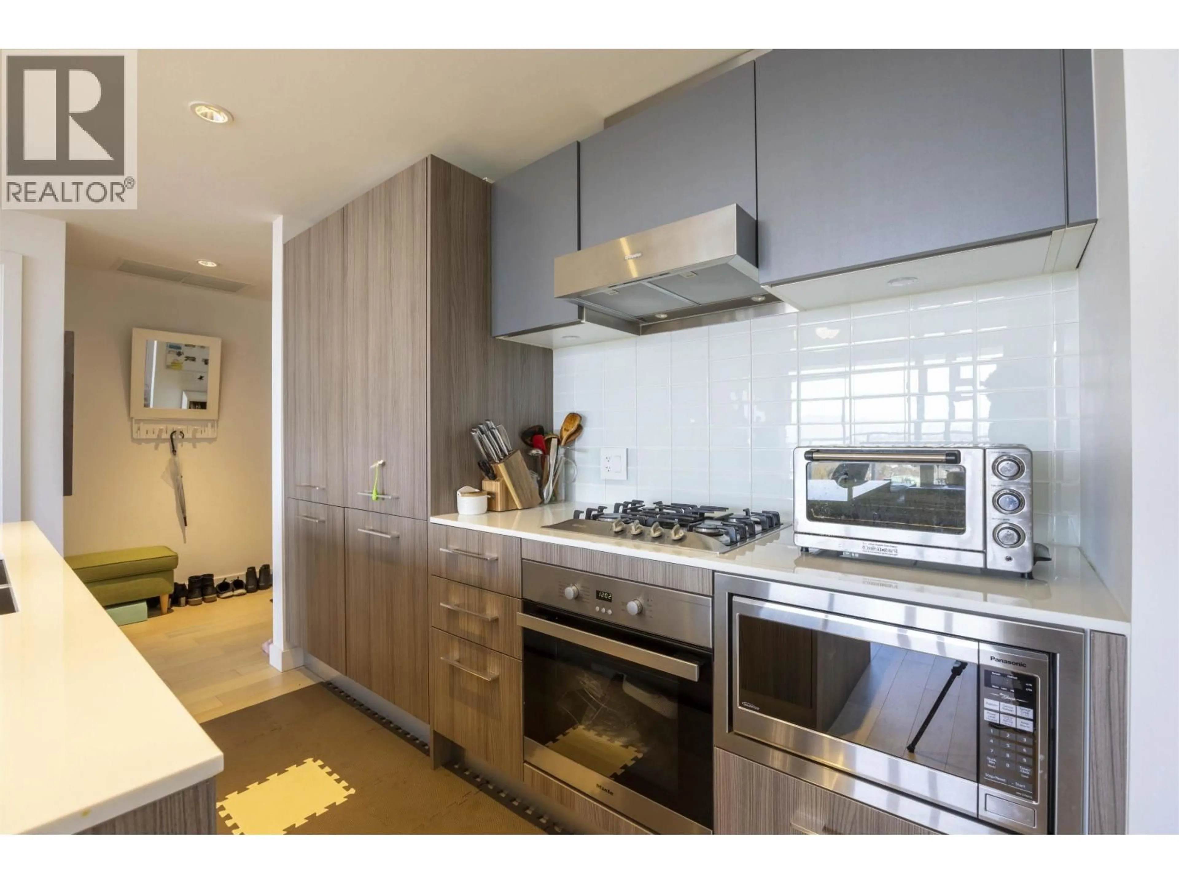 Standard kitchen, unknown for 1505 - 4638 GLADSTONE STREET, Vancouver British Columbia V5N0G5