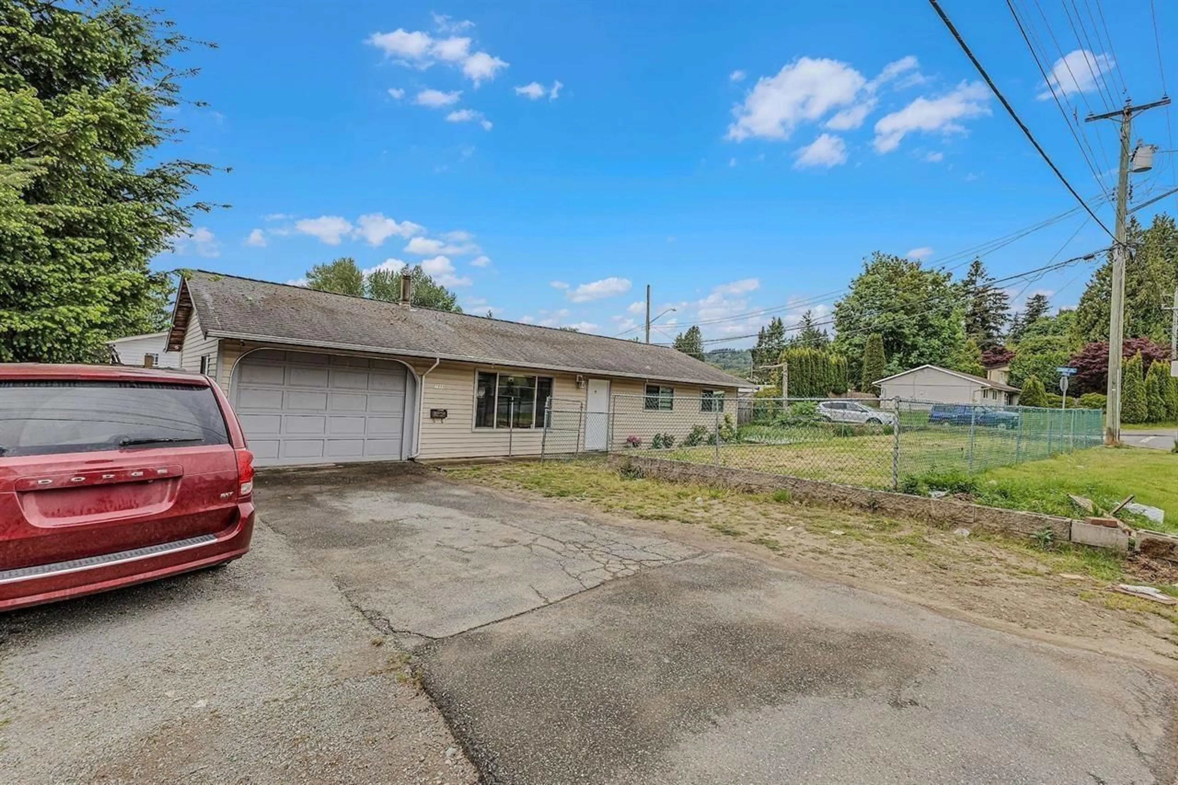 A pic from outside/outdoor area/front of a property/back of a property/a pic from drone, street for 7955 HURD STREET, Mission British Columbia V2V3J7