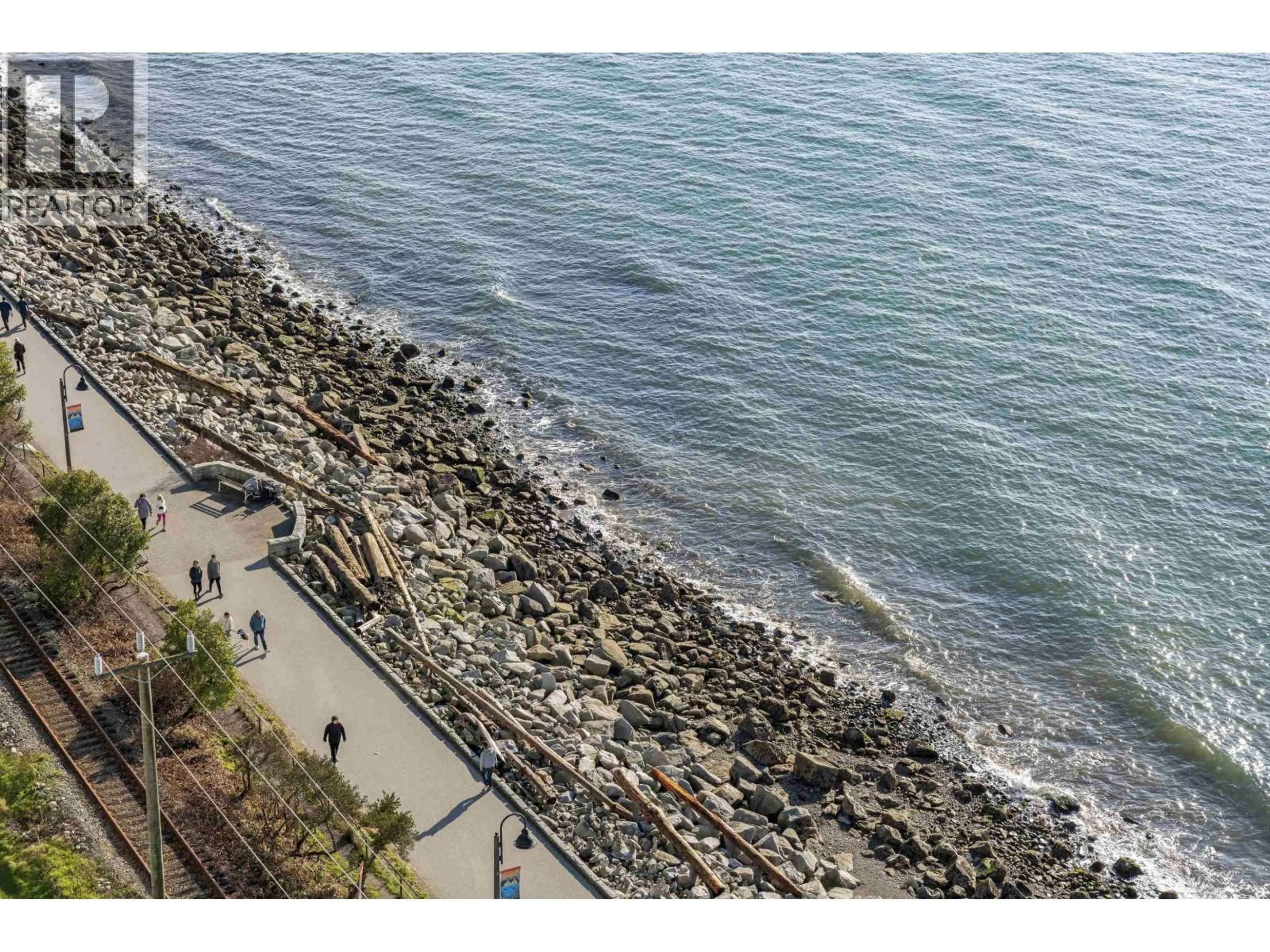 A pic from outside/outdoor area/front of a property/back of a property/a pic from drone, water/lake/river/ocean view for 11 - 2250 BELLEVUE AVENUE, West Vancouver British Columbia V7V1C6