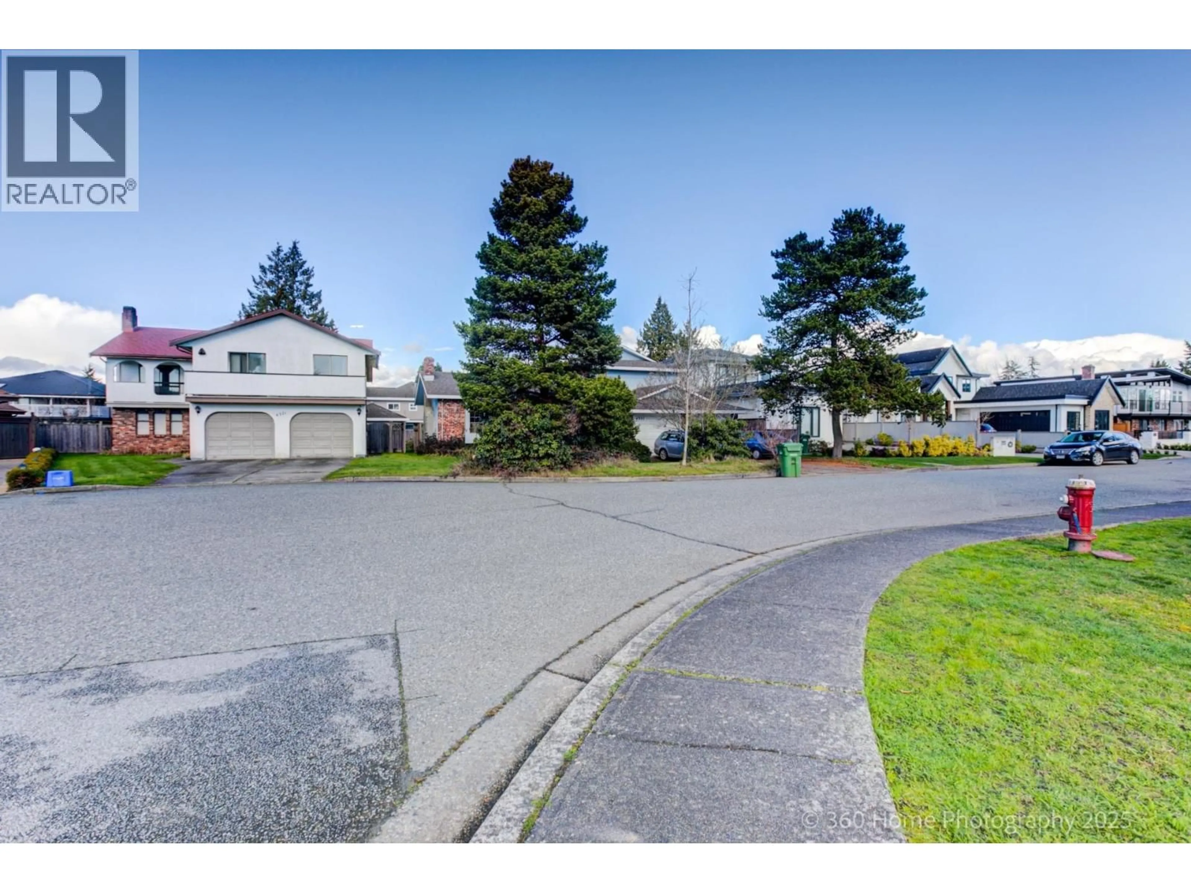 A pic from outside/outdoor area/front of a property/back of a property/a pic from drone, street for 4391 DEERFIELD CRESCENT, Richmond British Columbia V6X2Y4