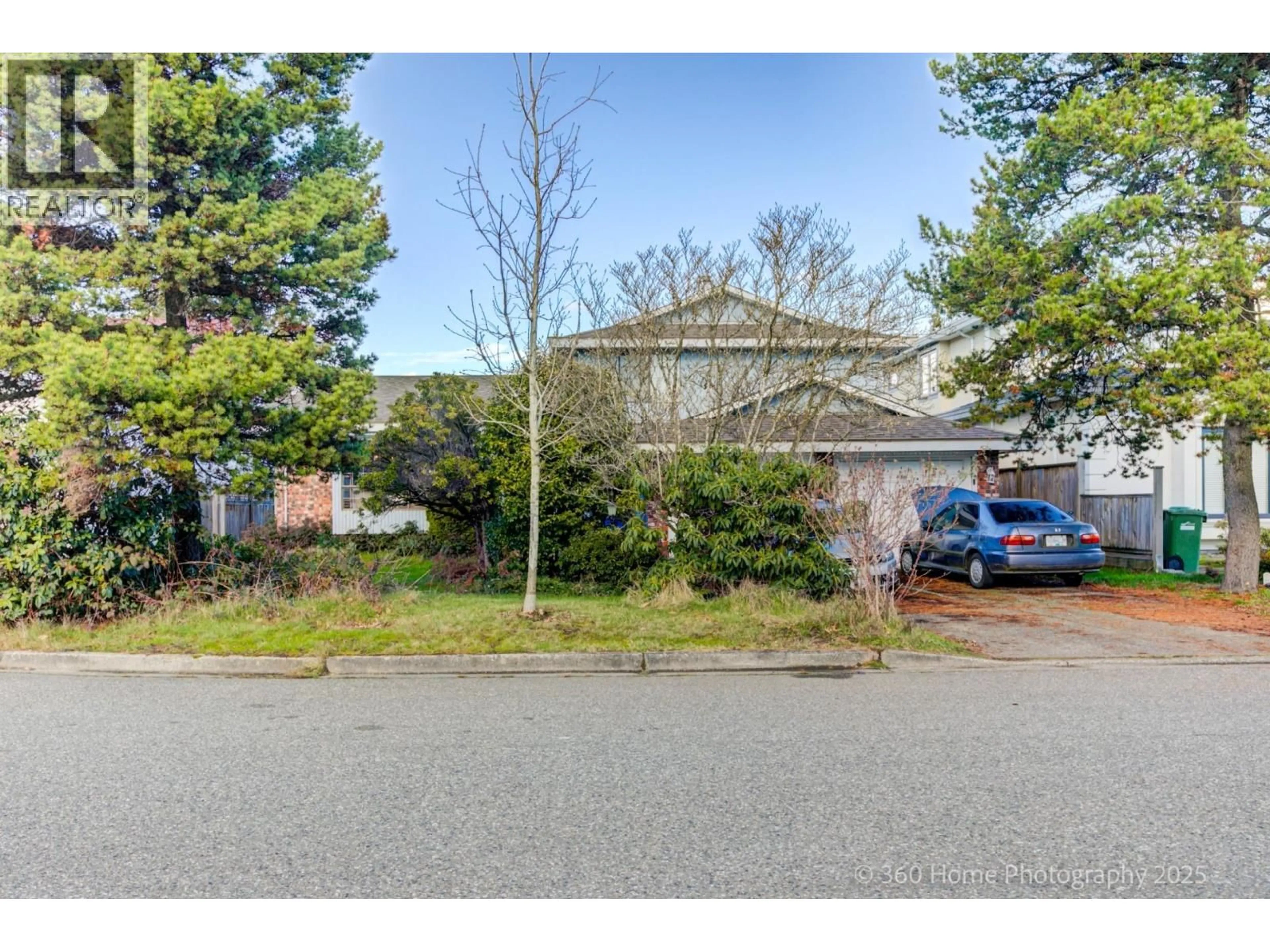 A pic from outside/outdoor area/front of a property/back of a property/a pic from drone, street for 4391 DEERFIELD CRESCENT, Richmond British Columbia V6X2Y4
