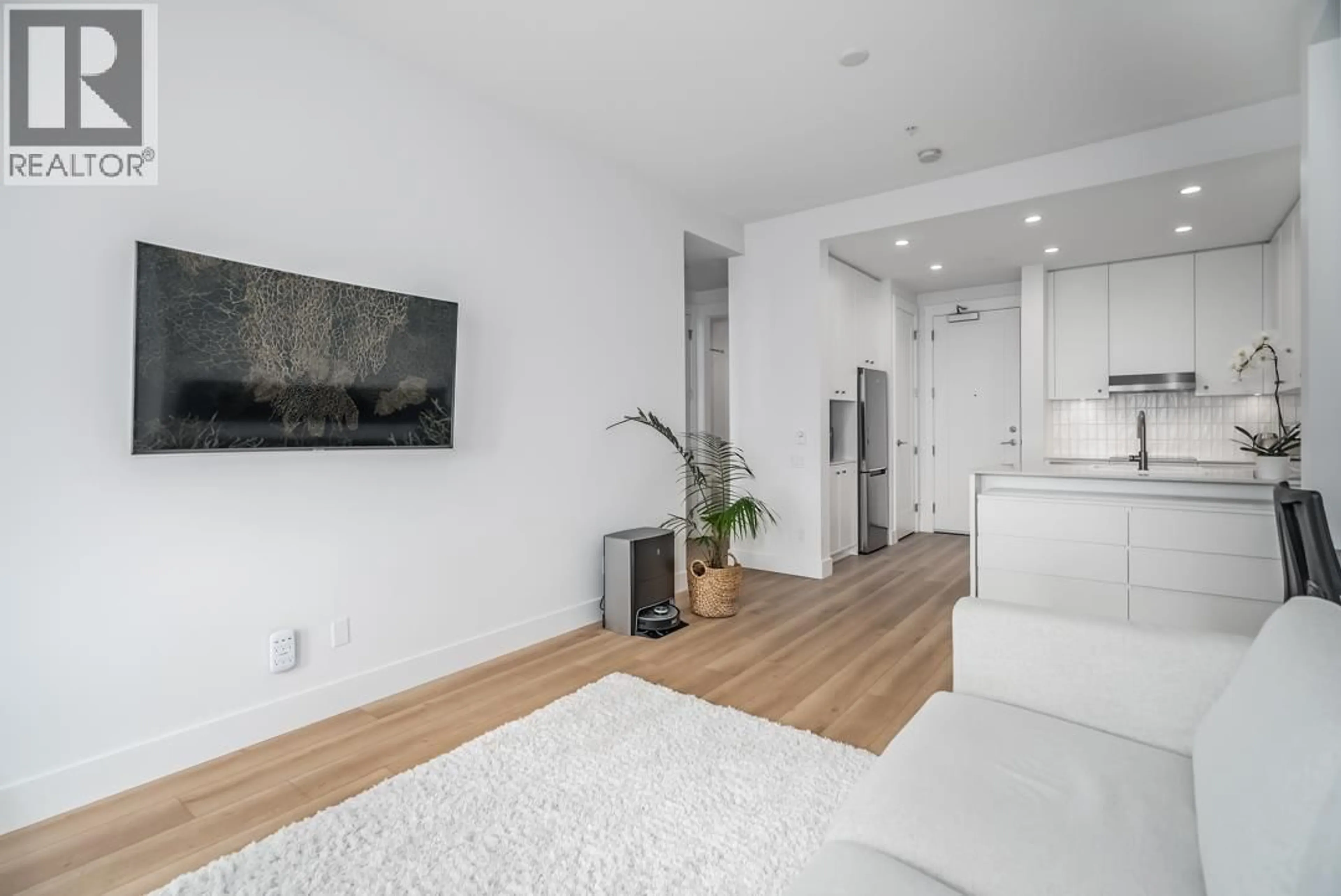 Living room with furniture, unknown for 209 - 708 EDGAR AVENUE, Coquitlam British Columbia V3K0H3