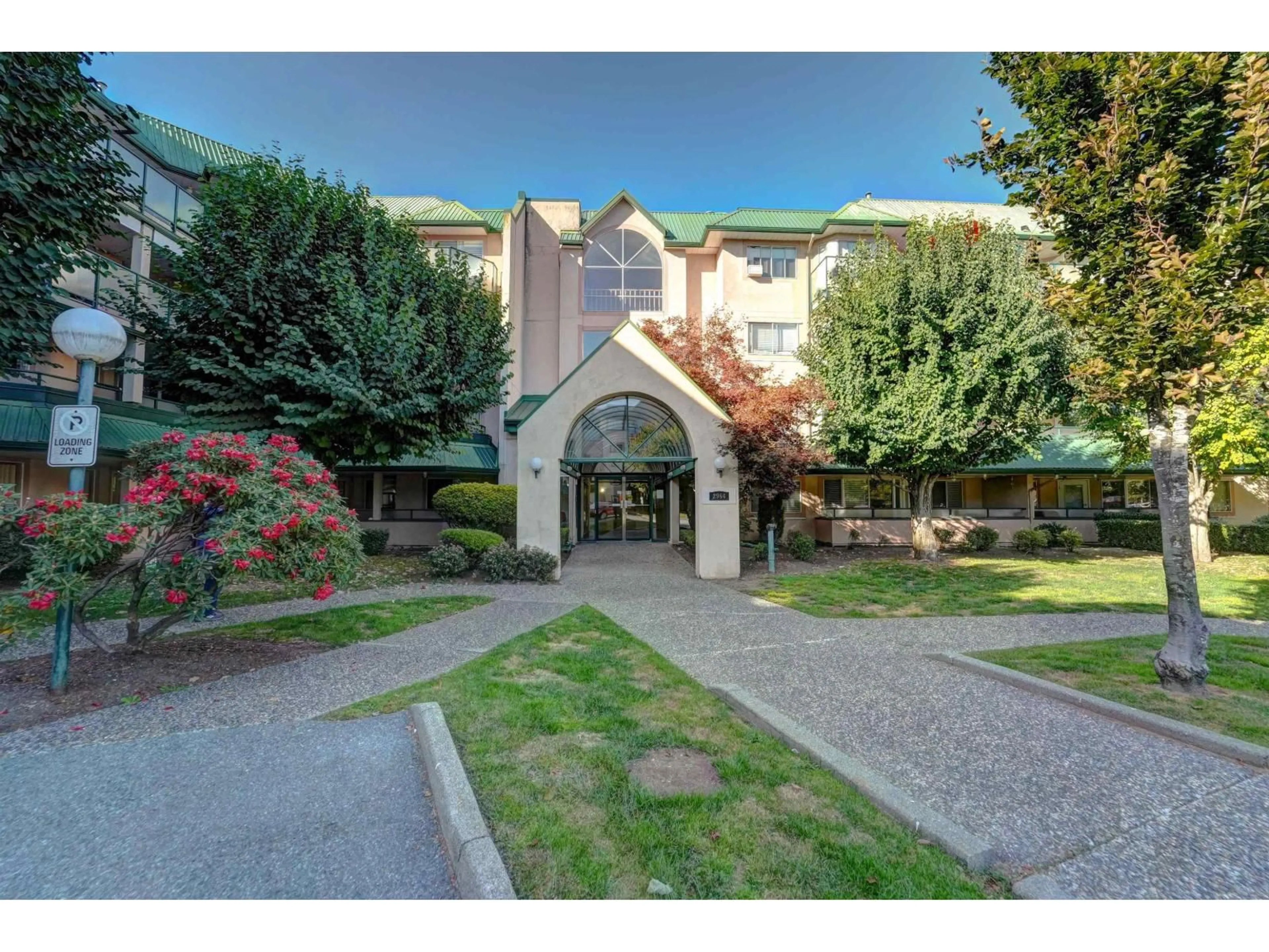 Indoor foyer for 116 - 2964 TRETHEWEY STREET, Abbotsford British Columbia V2T6P4