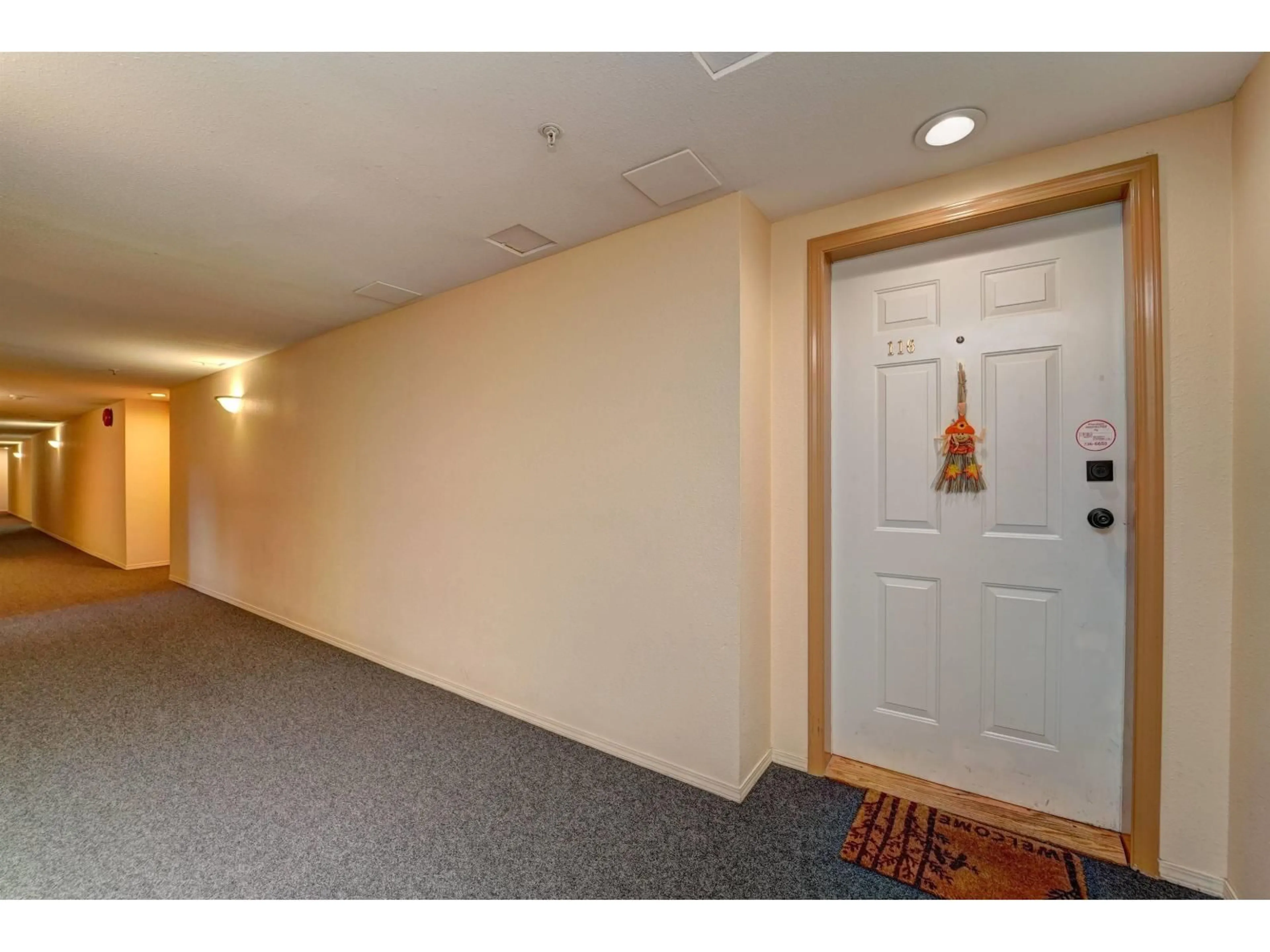 Indoor foyer for 116 - 2964 TRETHEWEY STREET, Abbotsford British Columbia V2T6P4