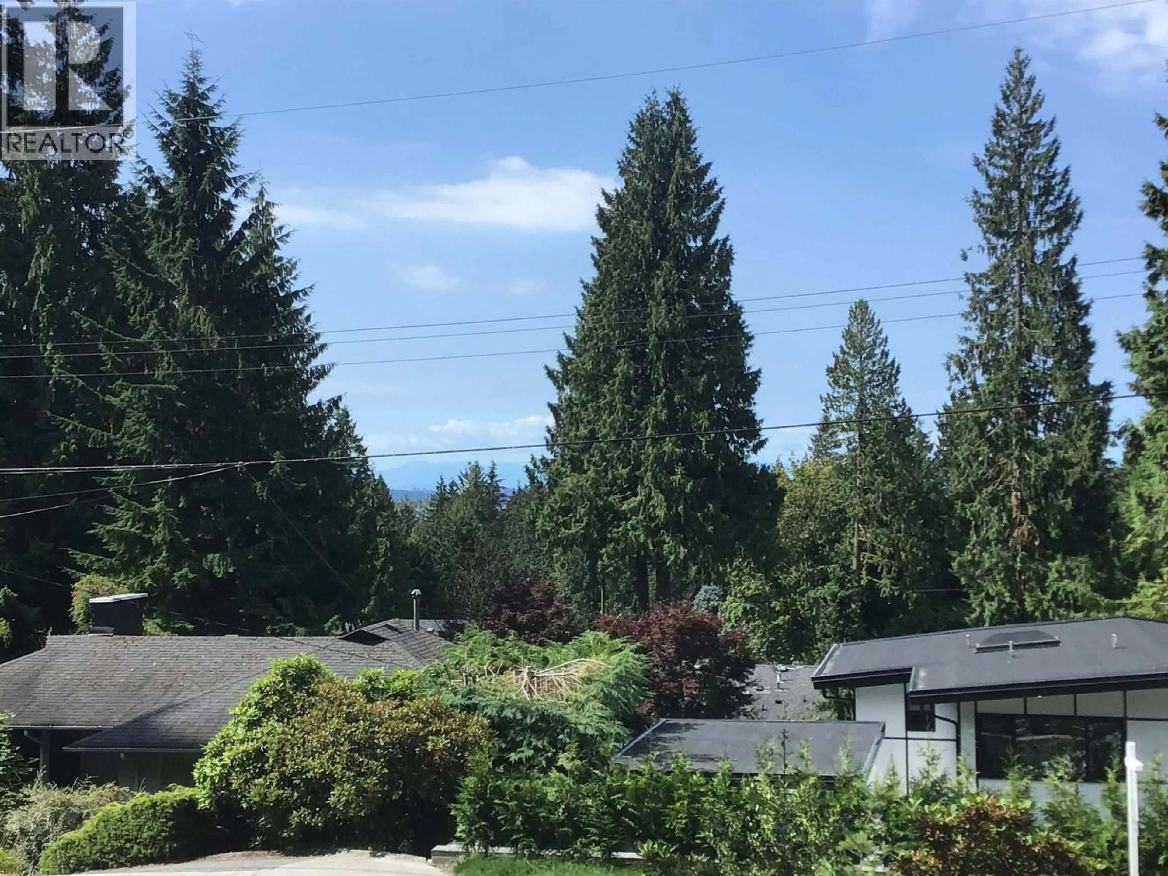 A pic from outside/outdoor area/front of a property/back of a property/a pic from drone, unknown for 528 GREENWAY AVENUE, North Vancouver British Columbia V7N3C8