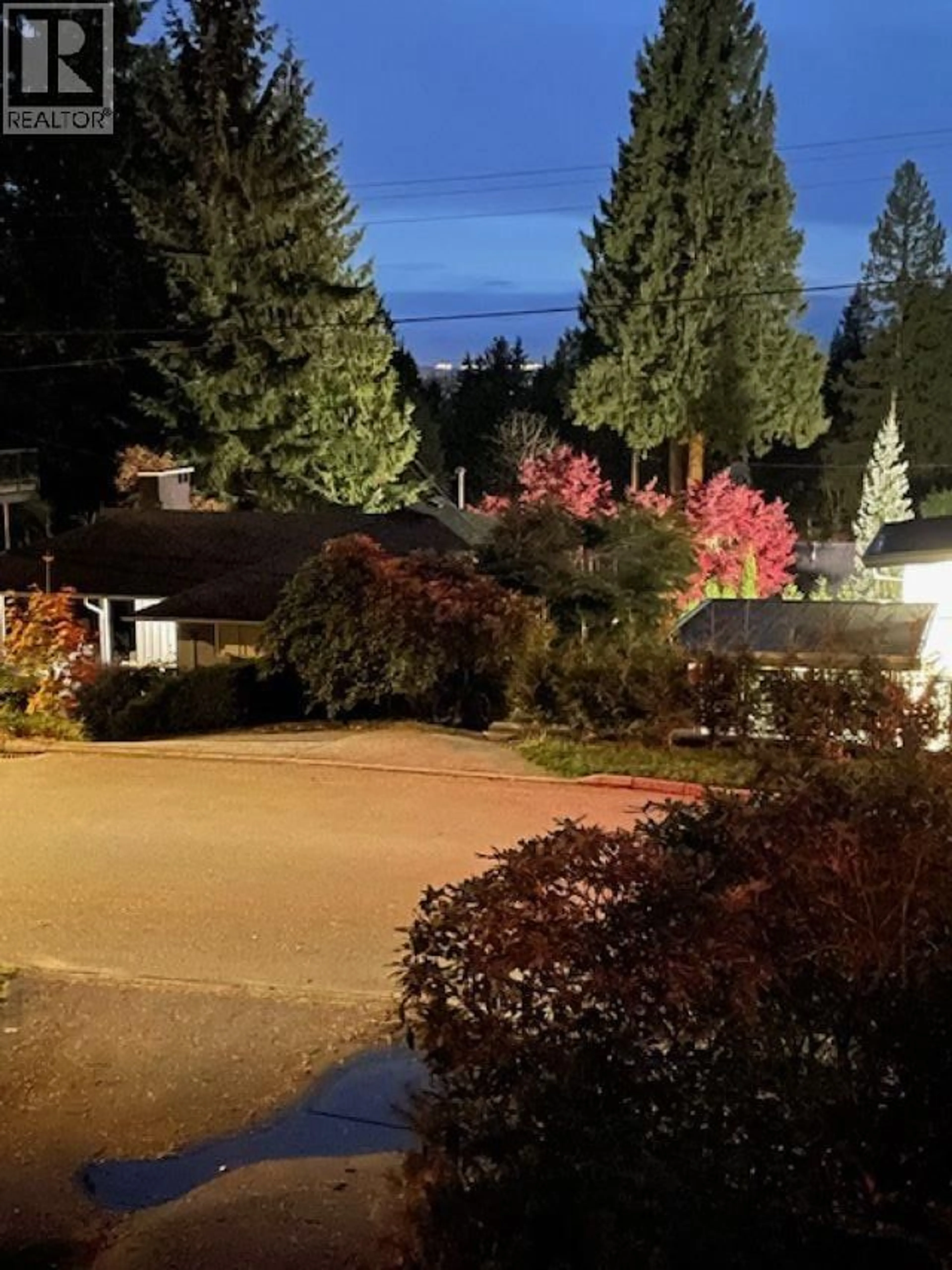 A pic from outside/outdoor area/front of a property/back of a property/a pic from drone, mountain view for 528 GREENWAY AVENUE, North Vancouver British Columbia V7N3C8