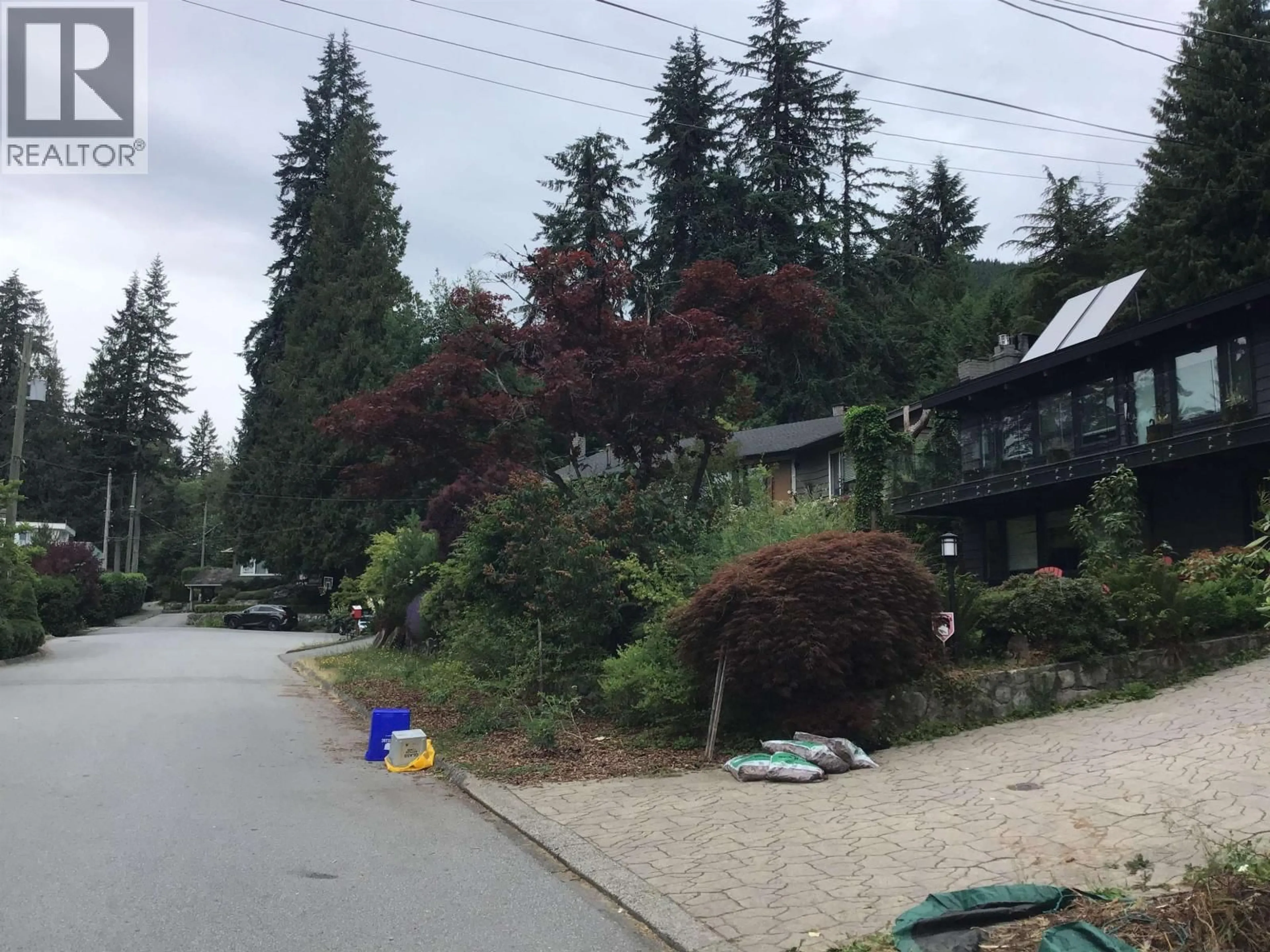 A pic from outside/outdoor area/front of a property/back of a property/a pic from drone, street for 528 GREENWAY AVENUE, North Vancouver British Columbia V7N3C8