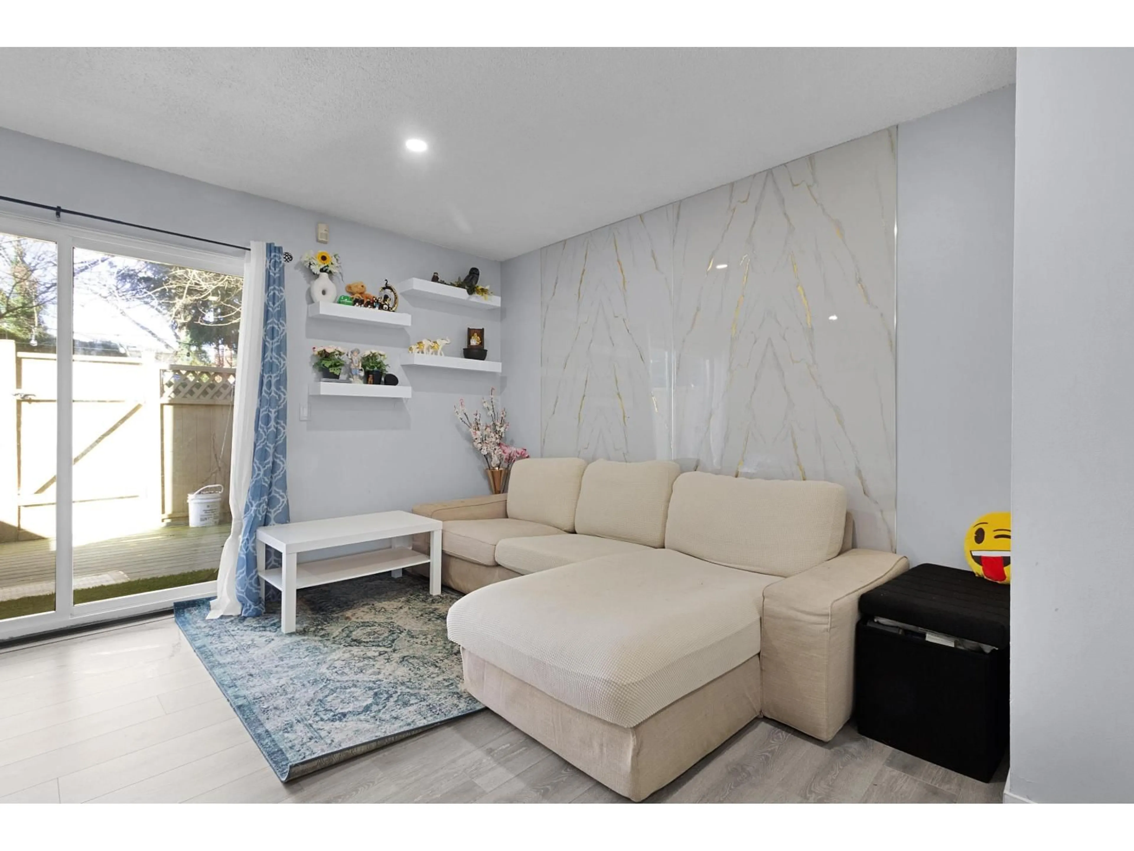 Living room with furniture, ceramic/tile floor for 77 - 6657 138 STREET, Surrey British Columbia V3W5G7