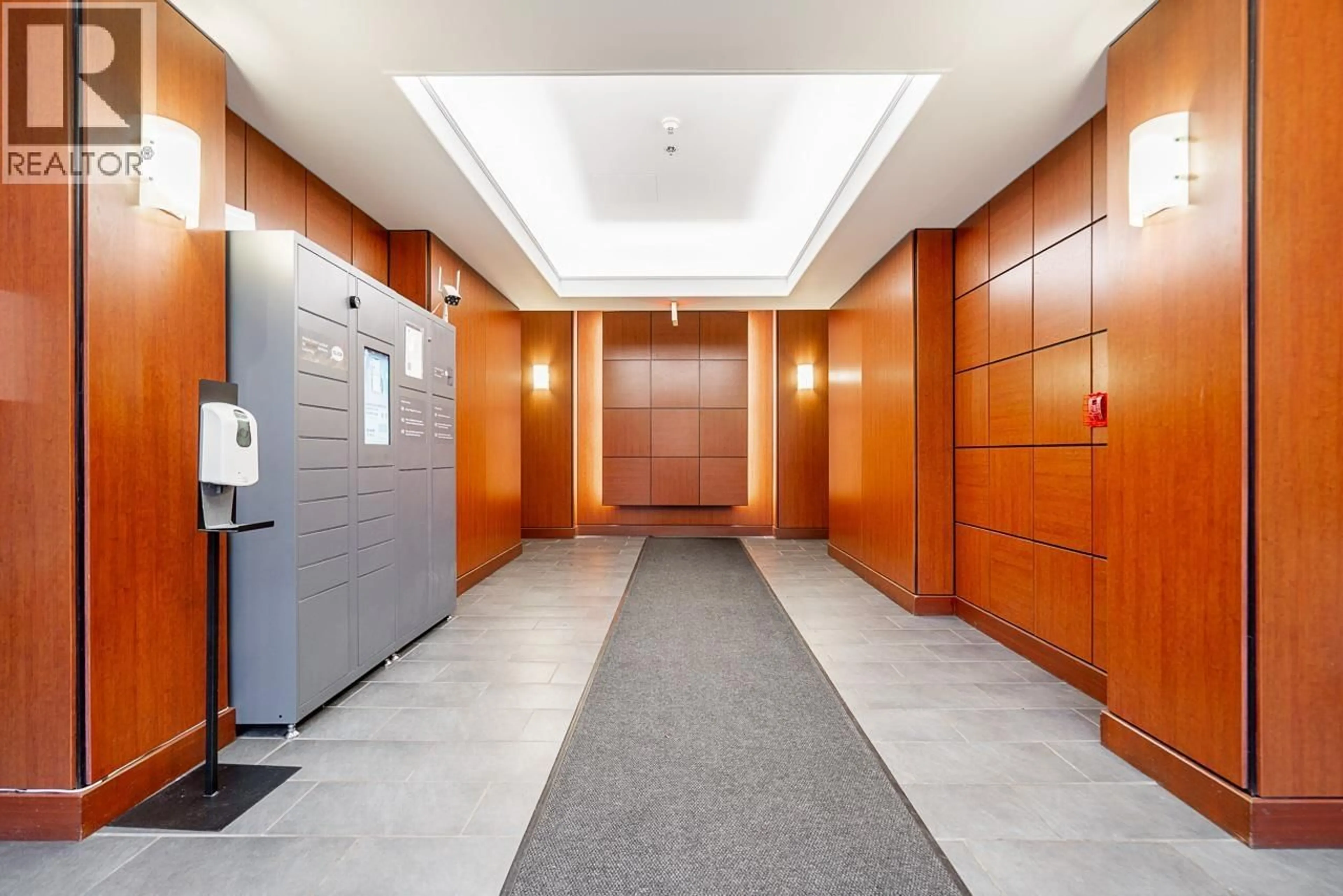 Indoor foyer for 507 - 814 ROYAL AVENUE, New Westminster British Columbia V3M1J9