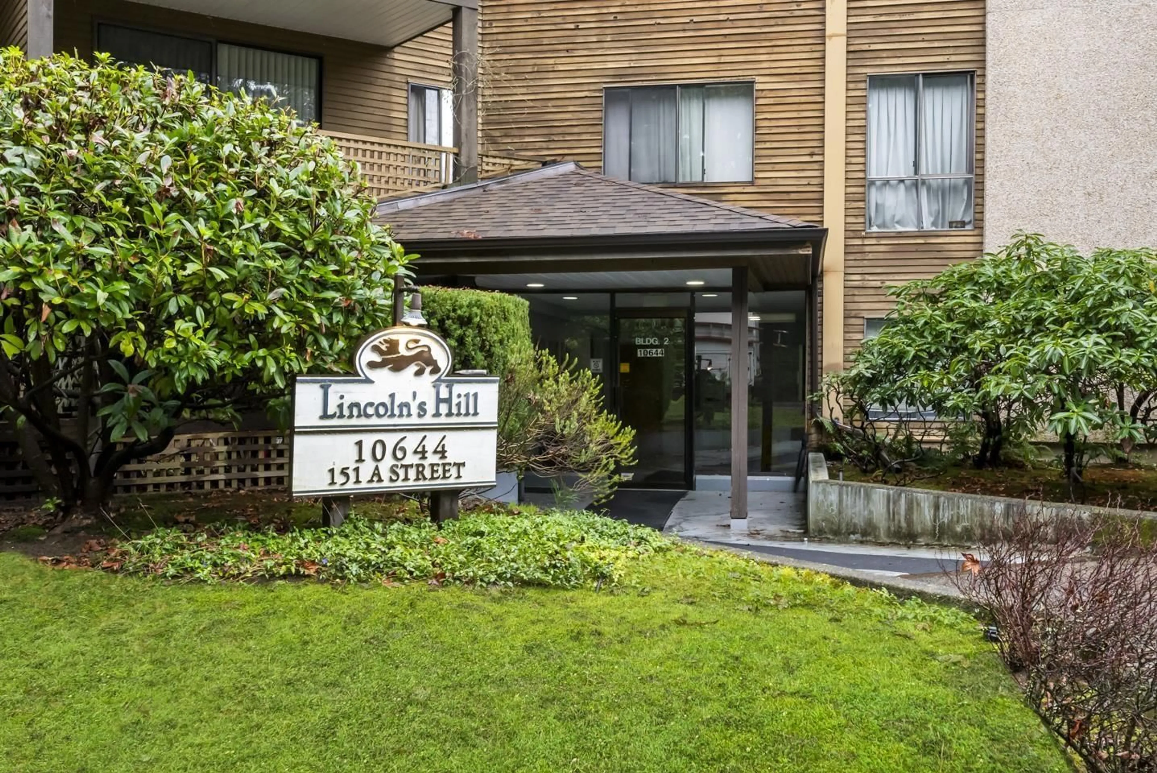 Indoor foyer for 305 - 10644 151A STREET, Surrey British Columbia V3R8R3