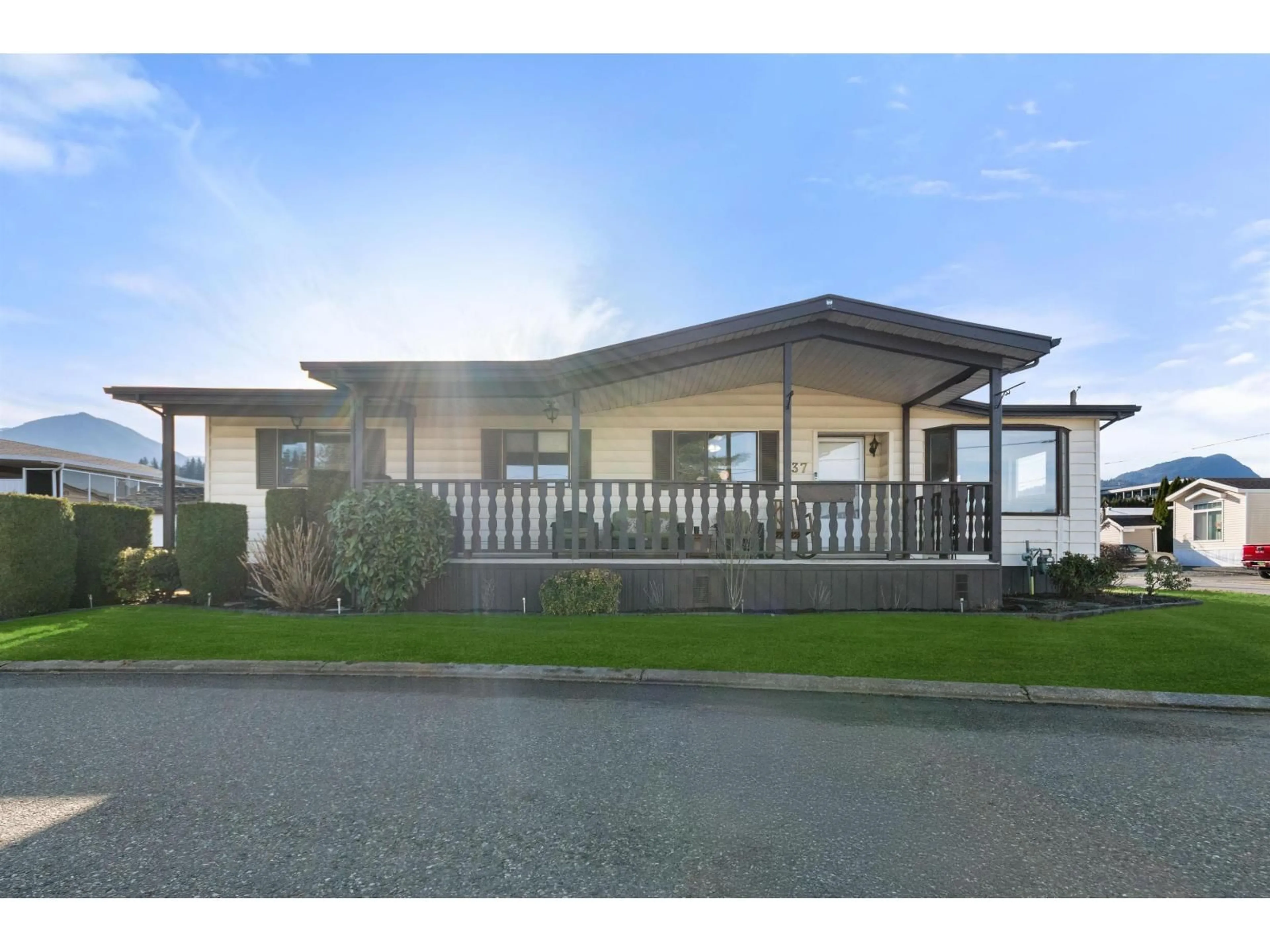 Home with vinyl exterior material, building for 137 - 6338 VEDDER ROAD, Chilliwack British Columbia V2R3R4