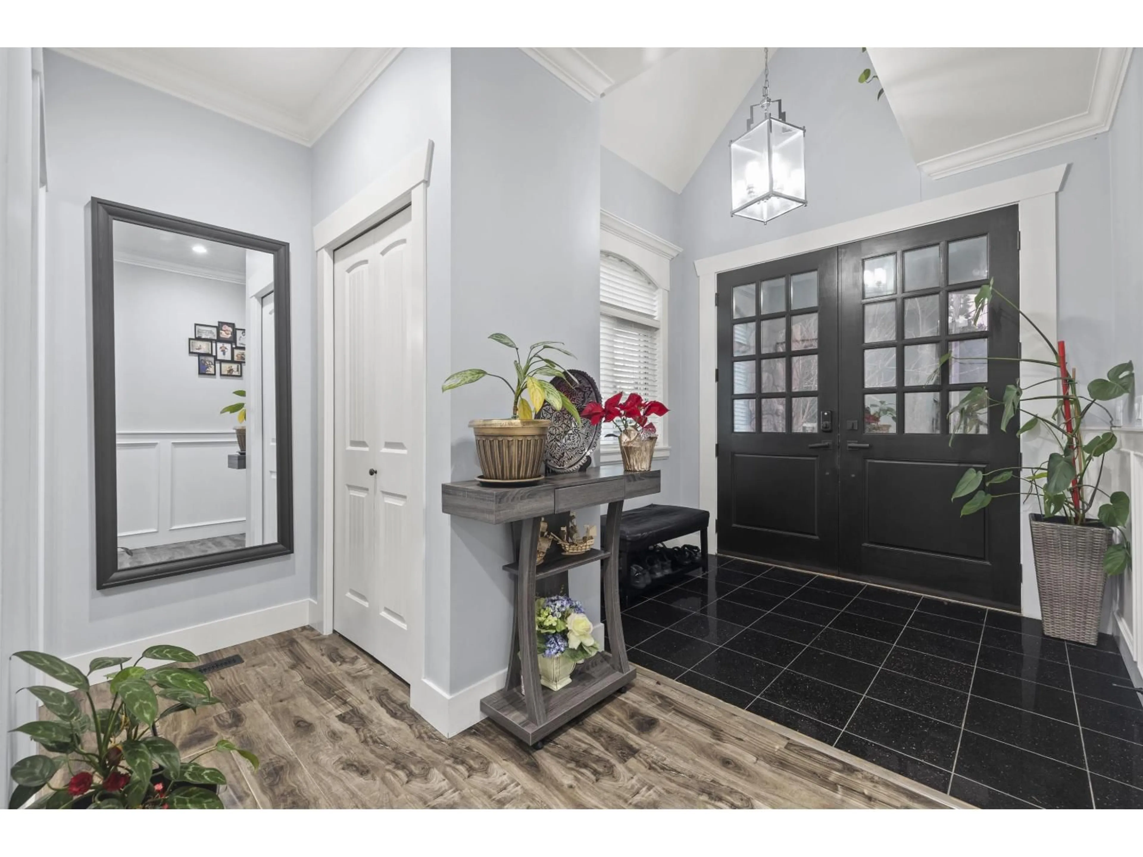 Indoor entryway for 2012 BEAVER STREET, Abbotsford British Columbia V2T3C4