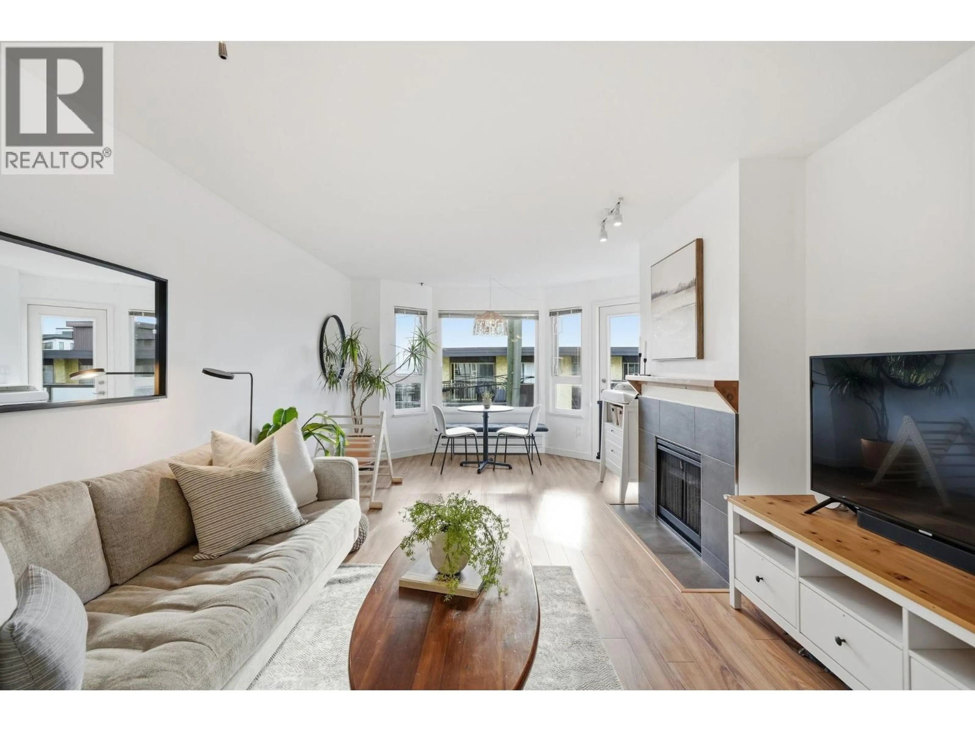 Living room with furniture, unknown for 204 - 315 3RD STREET, North Vancouver British Columbia V7L1G1