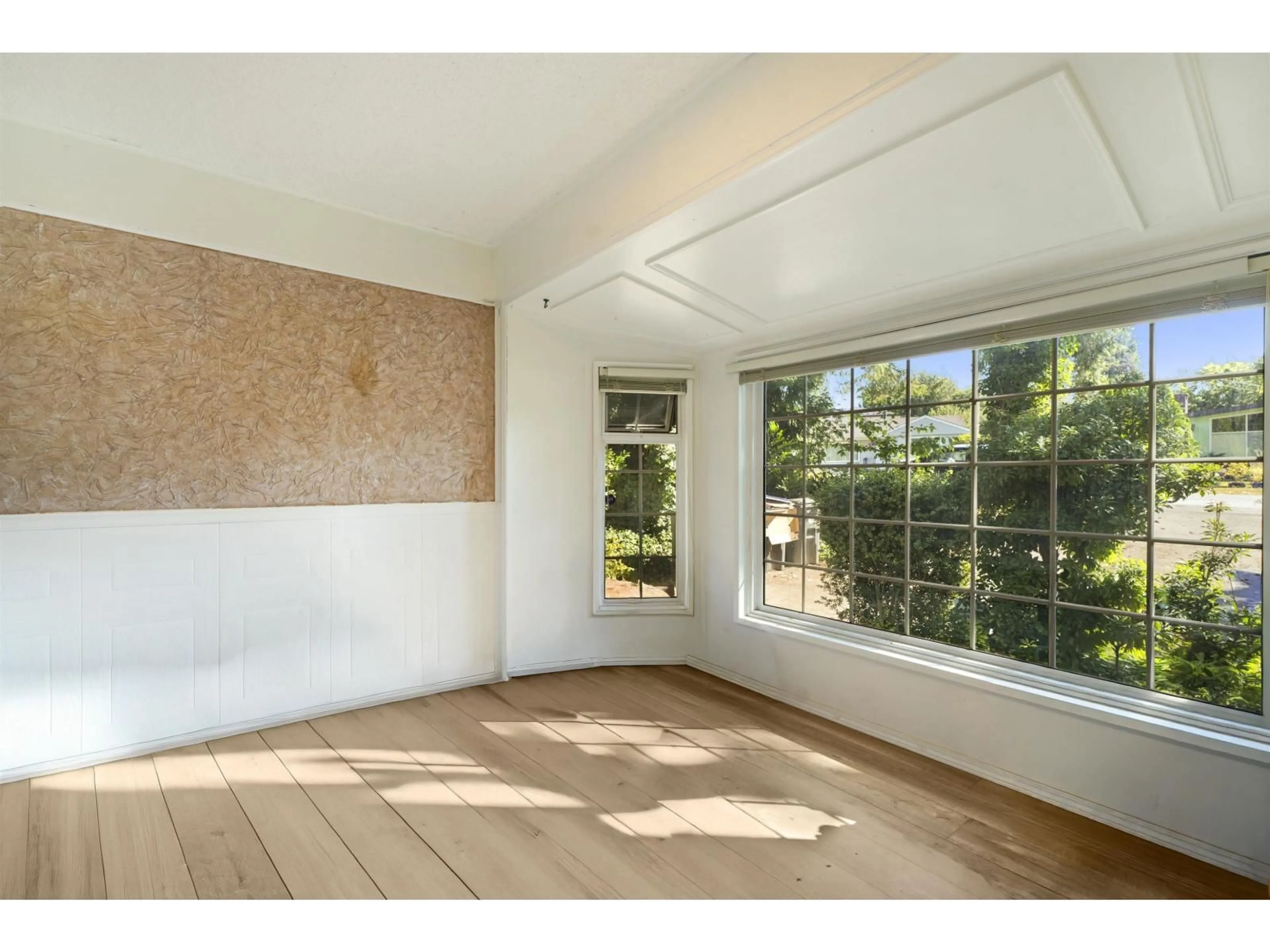 A pic of a room for 14957 KEW DRIVE, Surrey British Columbia V3R4Y1