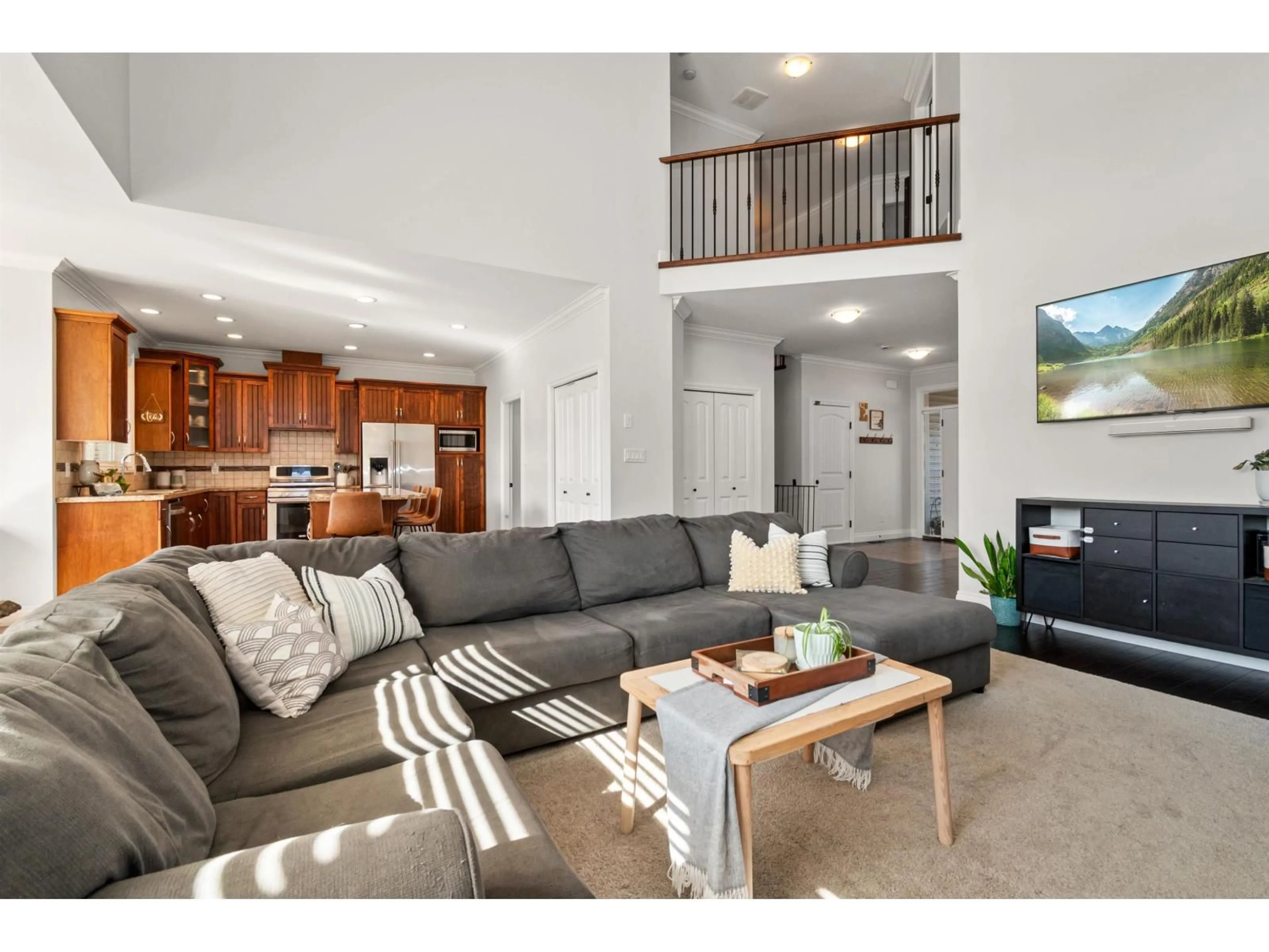 Living room with furniture, unknown for 45748 SAFFLOWER CRESCENT, Chilliwack British Columbia V2R0H6