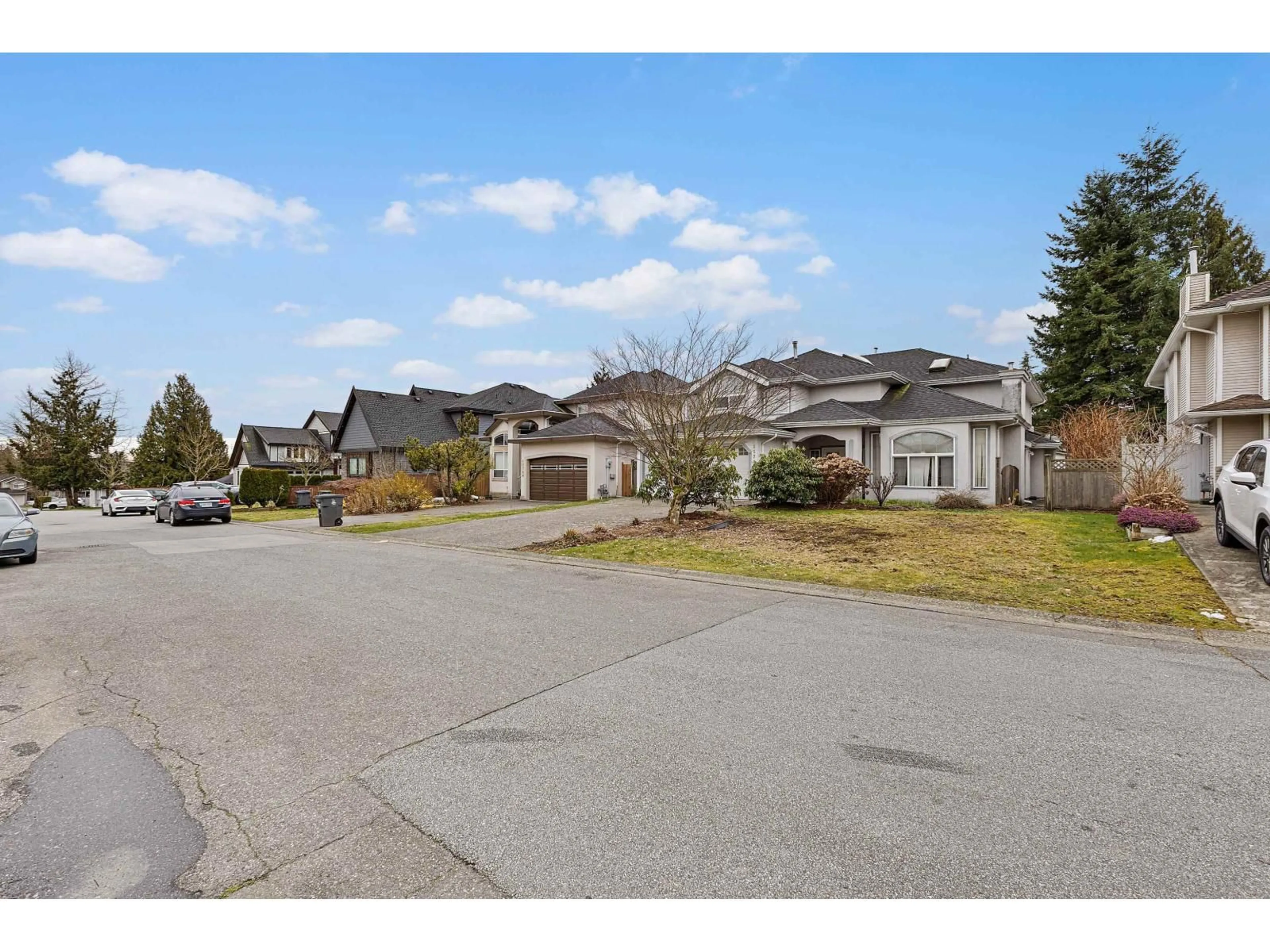 A pic from outside/outdoor area/front of a property/back of a property/a pic from drone, street for 15780 99A AVENUE, Surrey British Columbia V4N2V7
