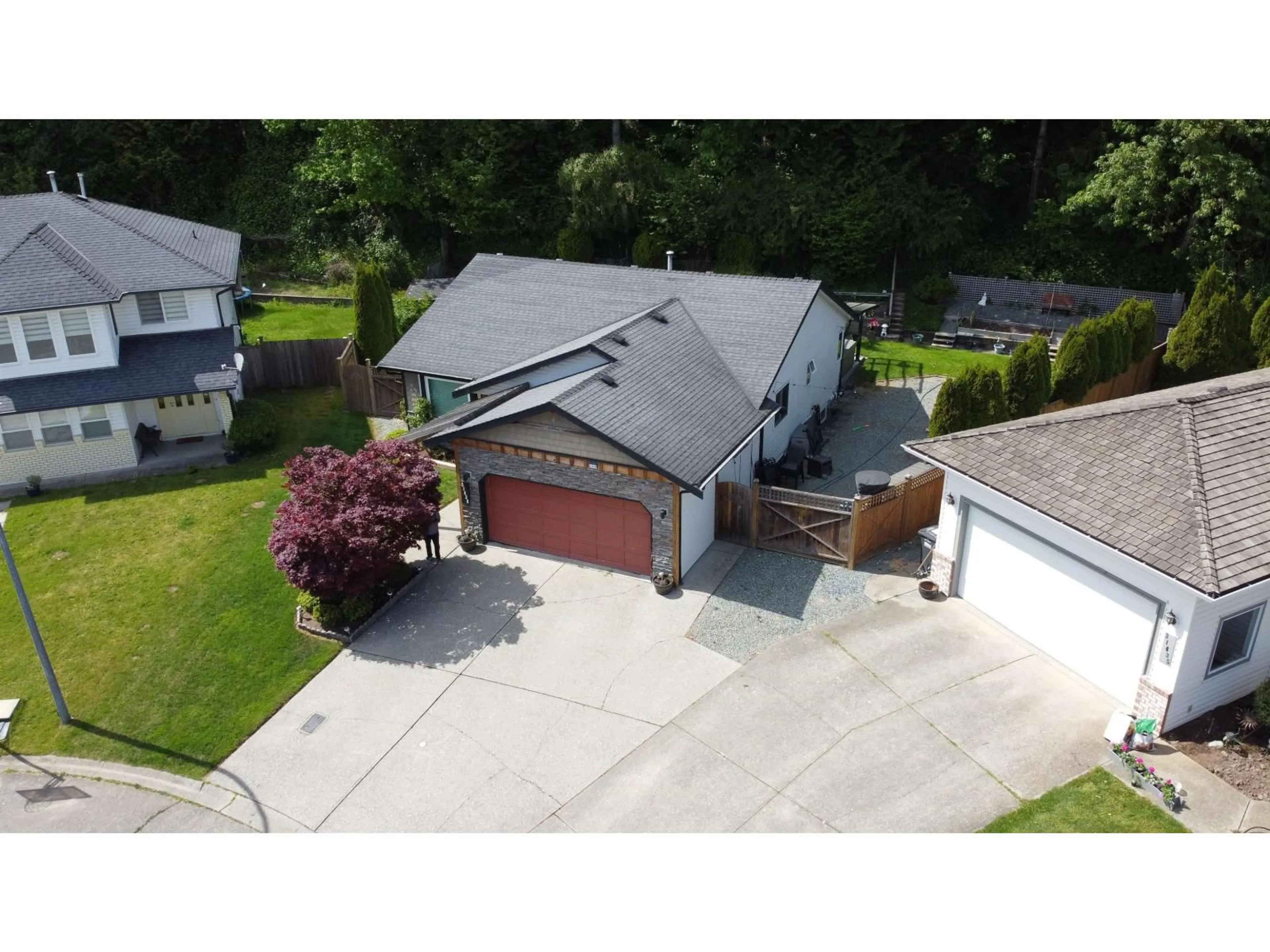 A pic from outside/outdoor area/front of a property/back of a property/a pic from drone, street for 31438 CHALMERS PLACE, Abbotsford British Columbia V2T5H1