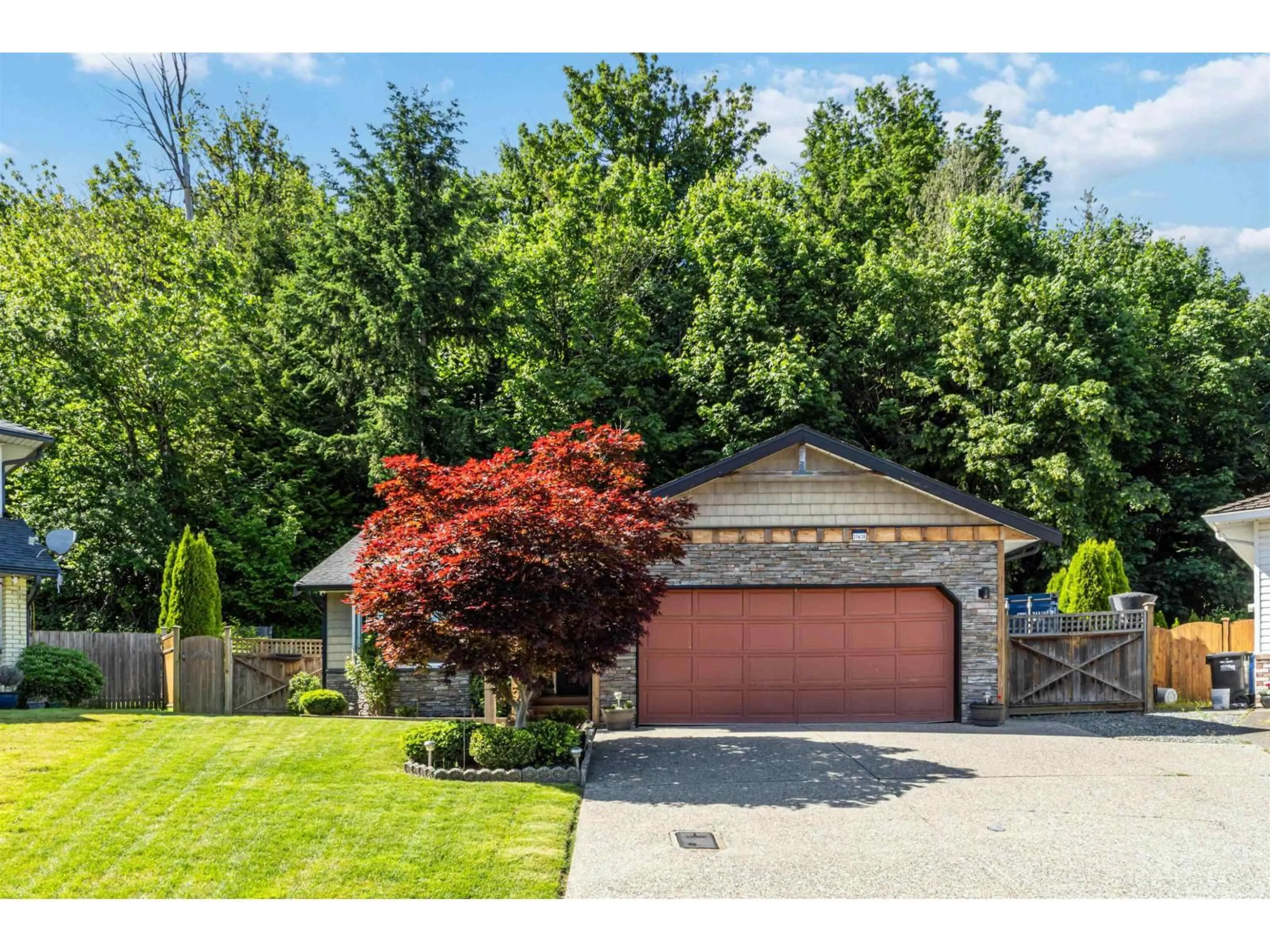 A pic from outside/outdoor area/front of a property/back of a property/a pic from drone, street for 31438 CHALMERS PLACE, Abbotsford British Columbia V2T5H1