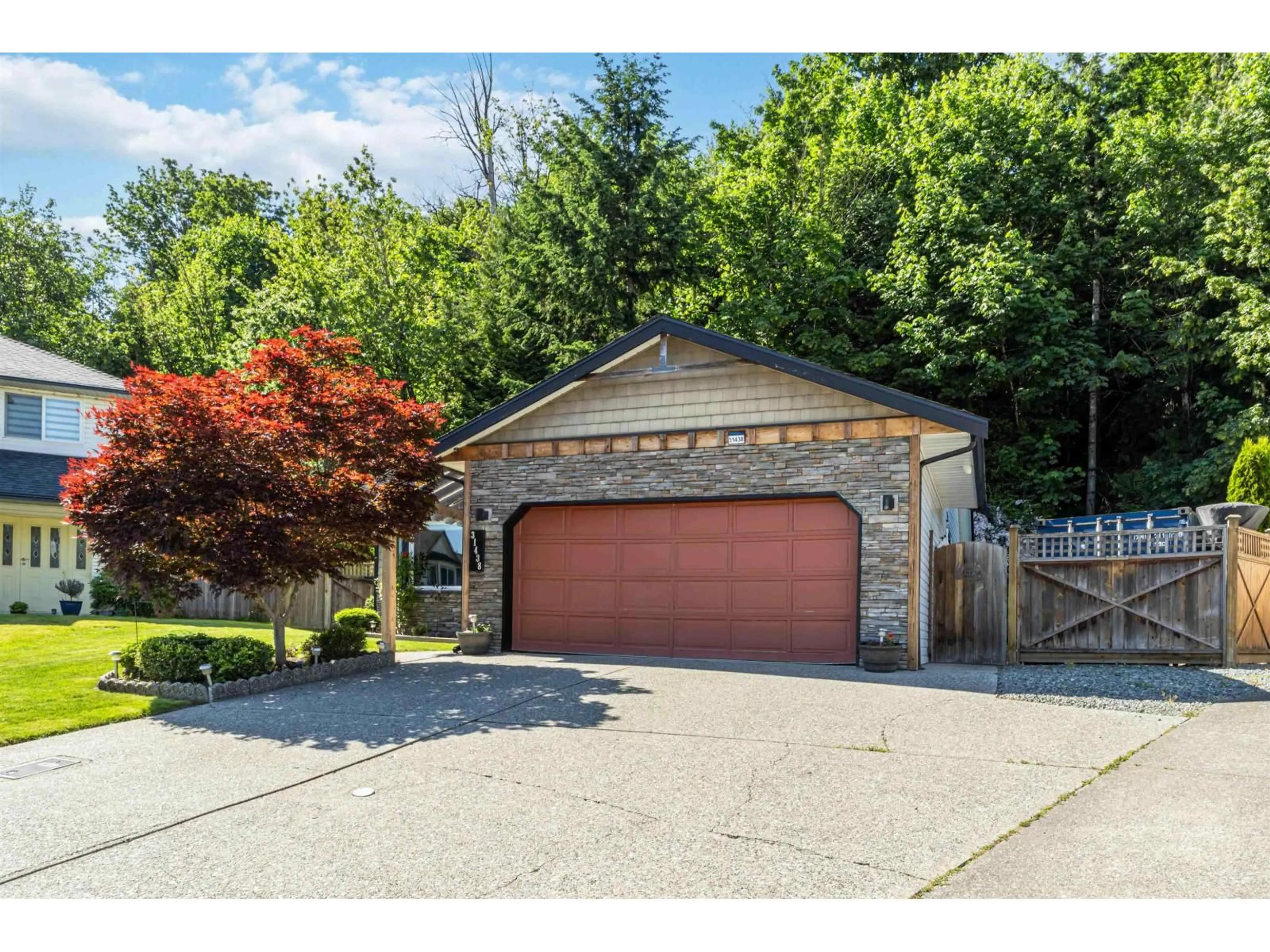Indoor garage for 31438 CHALMERS PLACE, Abbotsford British Columbia V2T5H1
