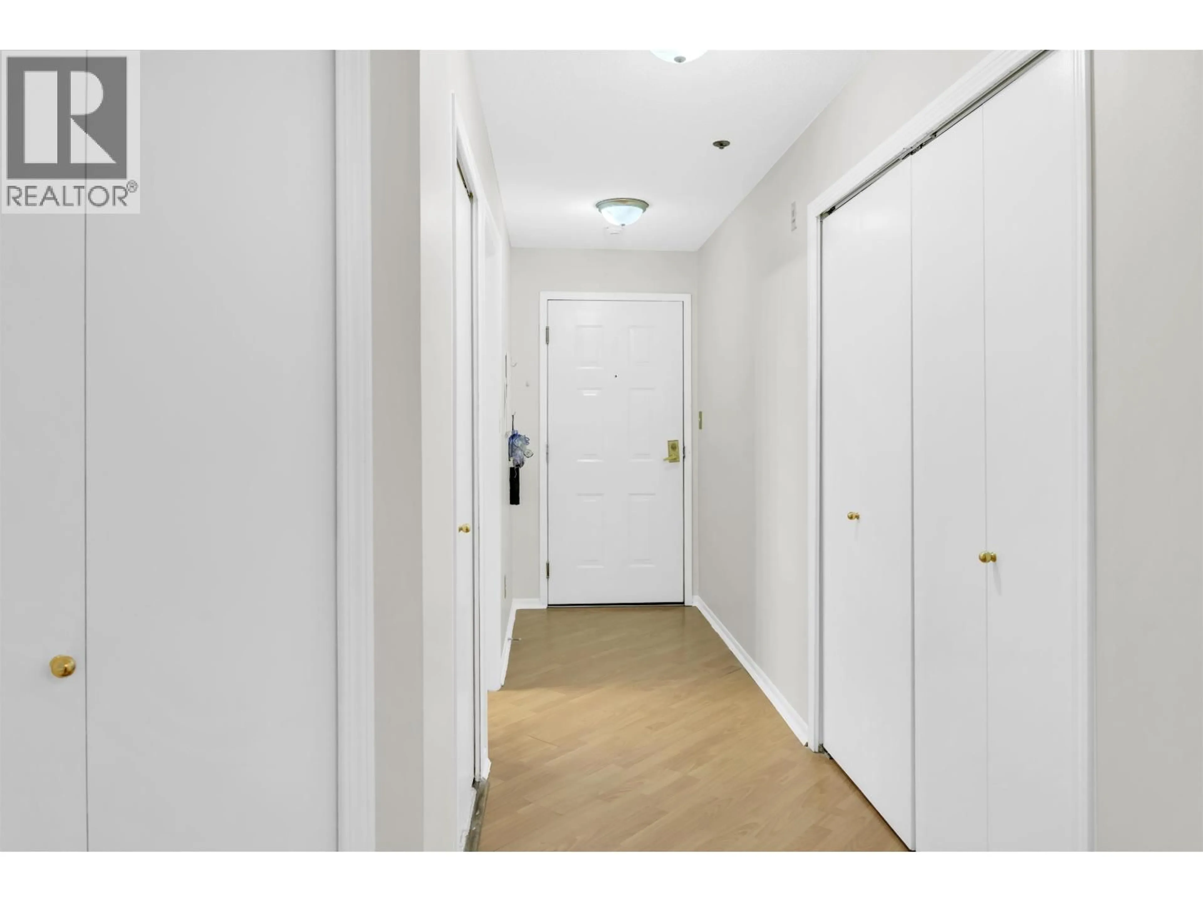 Indoor entryway for 212 - 6939 GILLEY AVENUE, Burnaby British Columbia V5J4W8