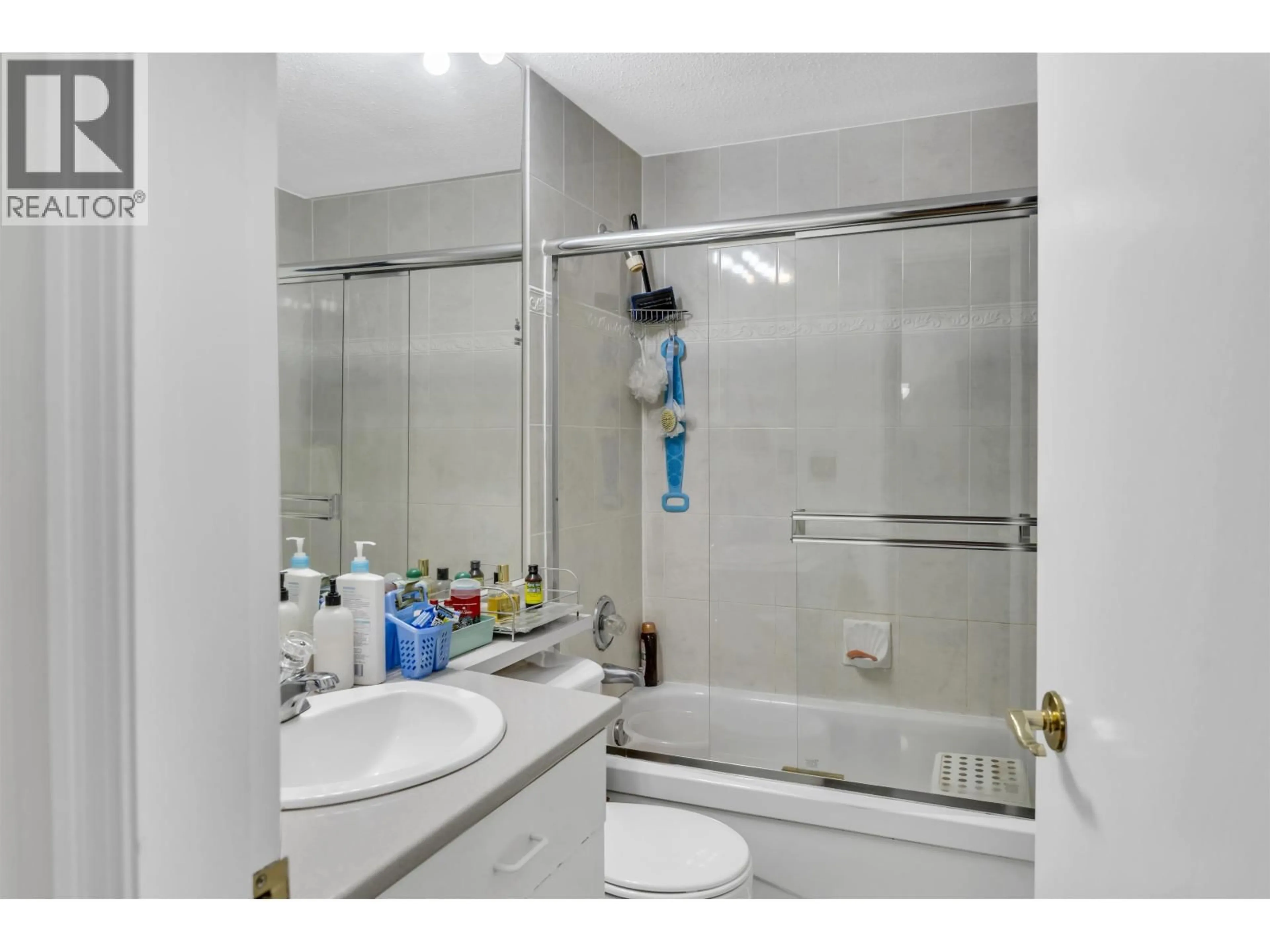 Standard bathroom, ceramic/tile floor for 212 - 6939 GILLEY AVENUE, Burnaby British Columbia V5J4W8