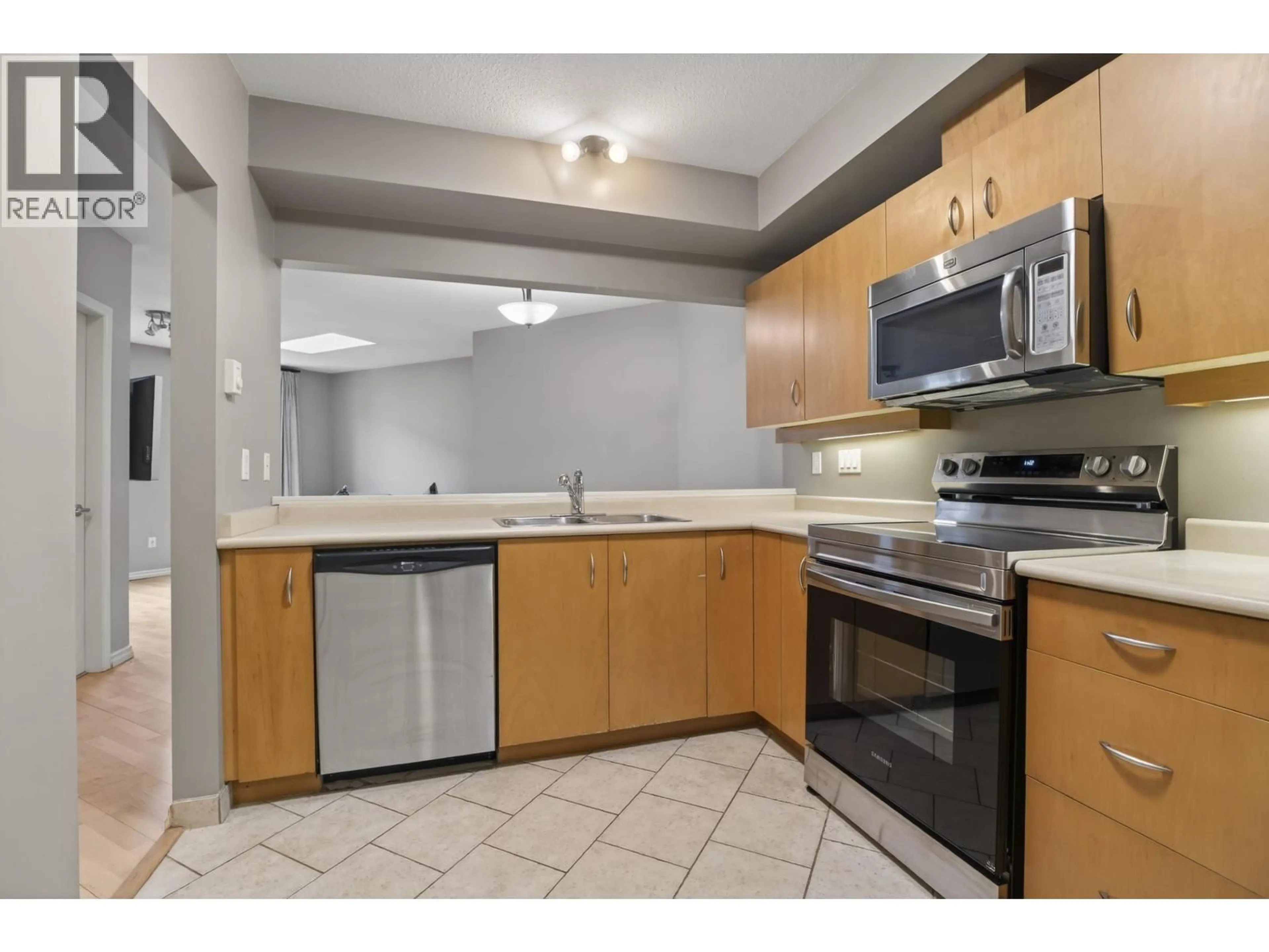 Standard kitchen, ceramic/tile floor for 103 - 108 ESPLANADE, North Vancouver British Columbia V7M3M8