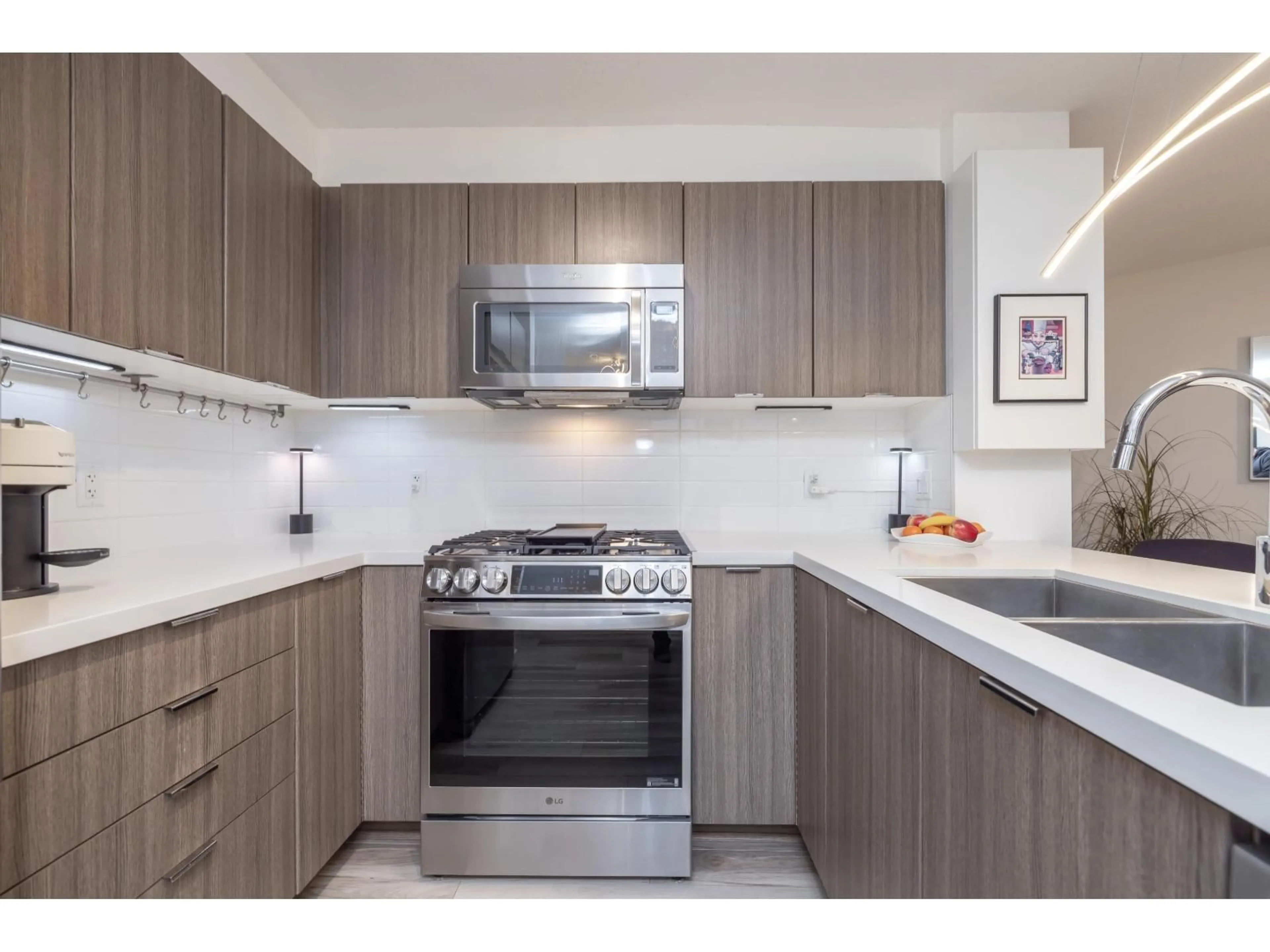 Standard kitchen, unknown for 314 - 3323 151 STREET, Surrey British Columbia V3Z0L3