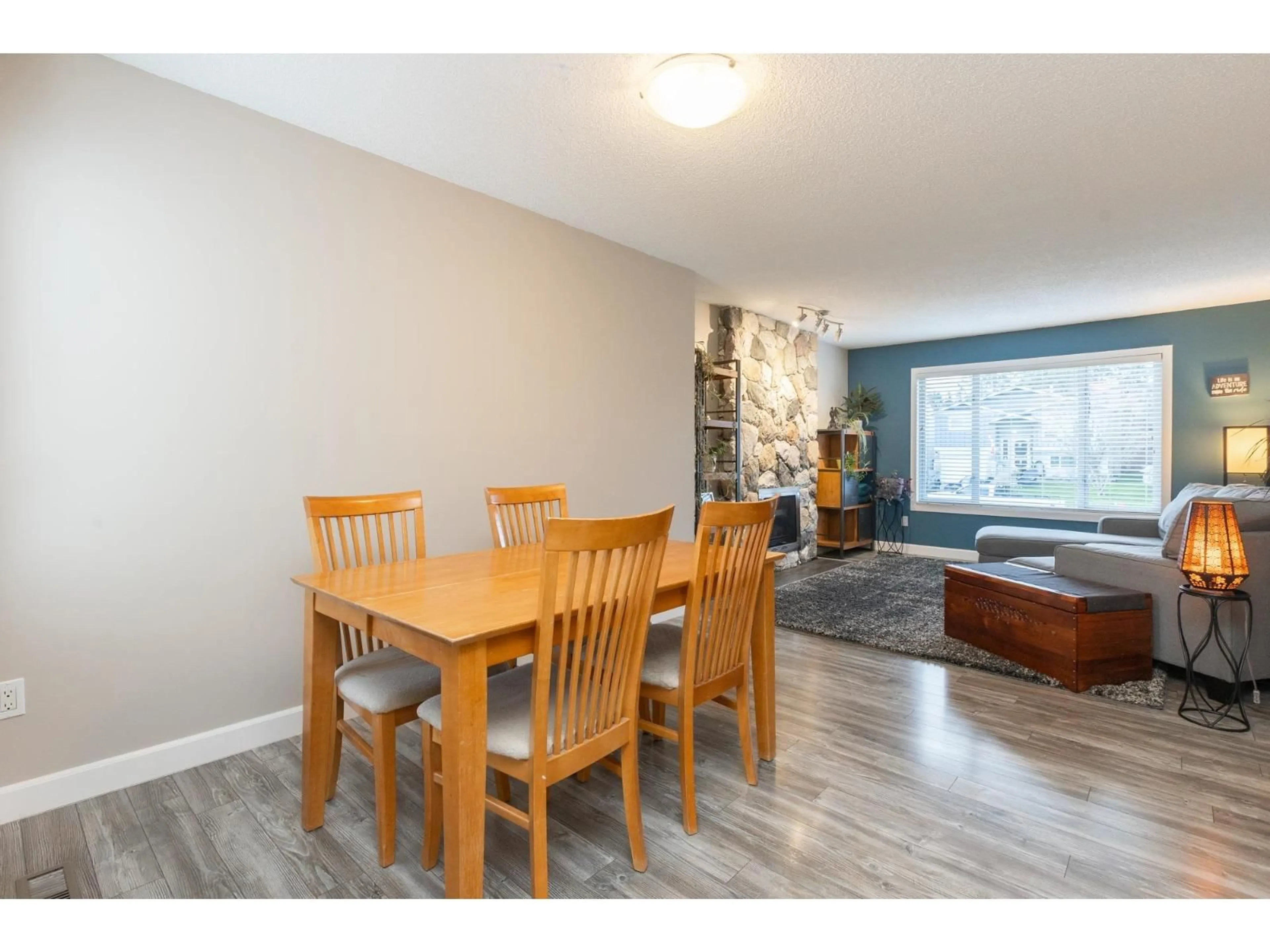 Dining room, wood/laminate floor for 2373 WAKEFIELD COURT, Langley British Columbia V2Y1E4