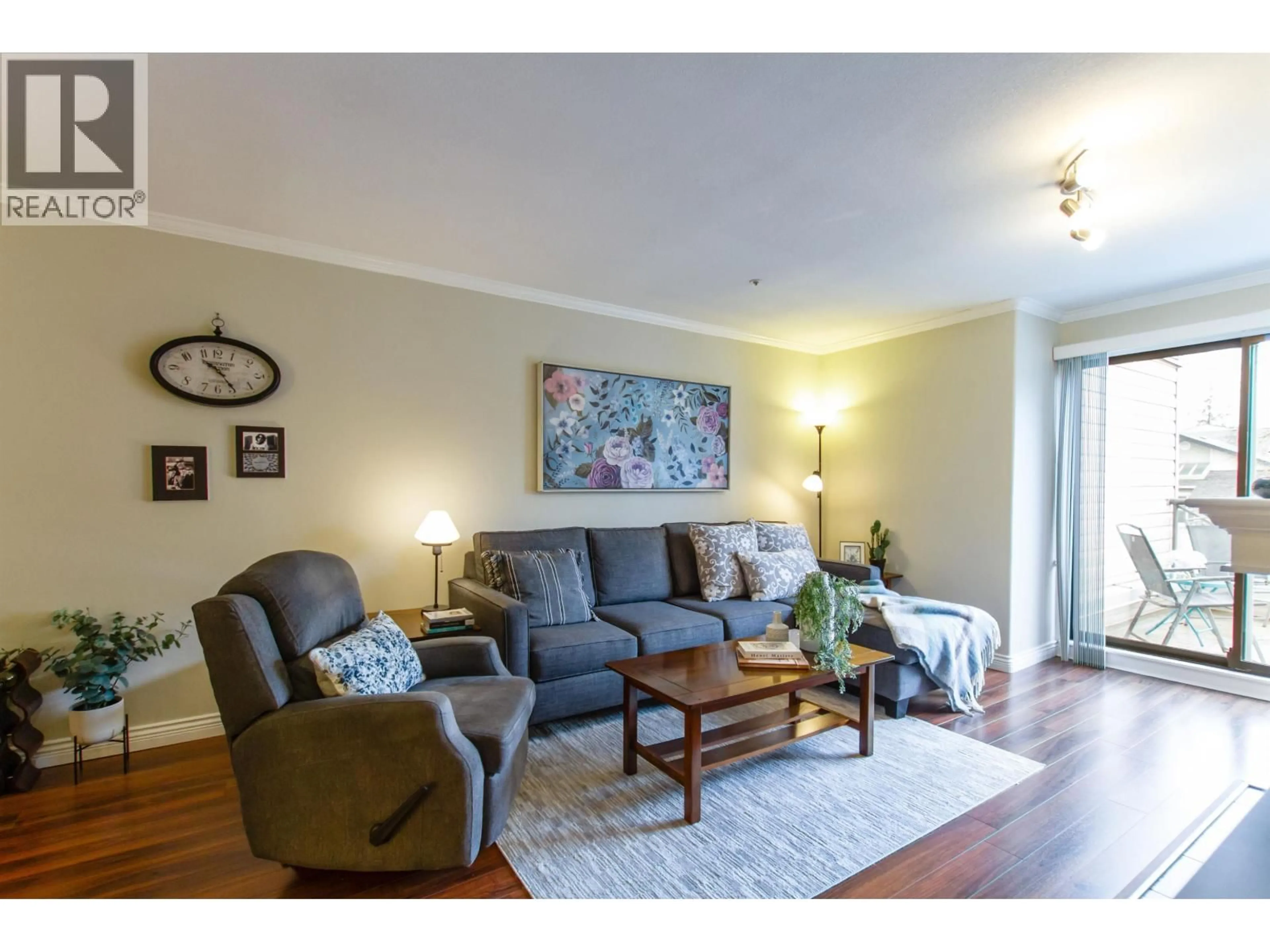 Living room with furniture, wood/laminate floor for 306 - 2357 WHYTE AVENUE, Port Coquitlam British Columbia V3C2A3