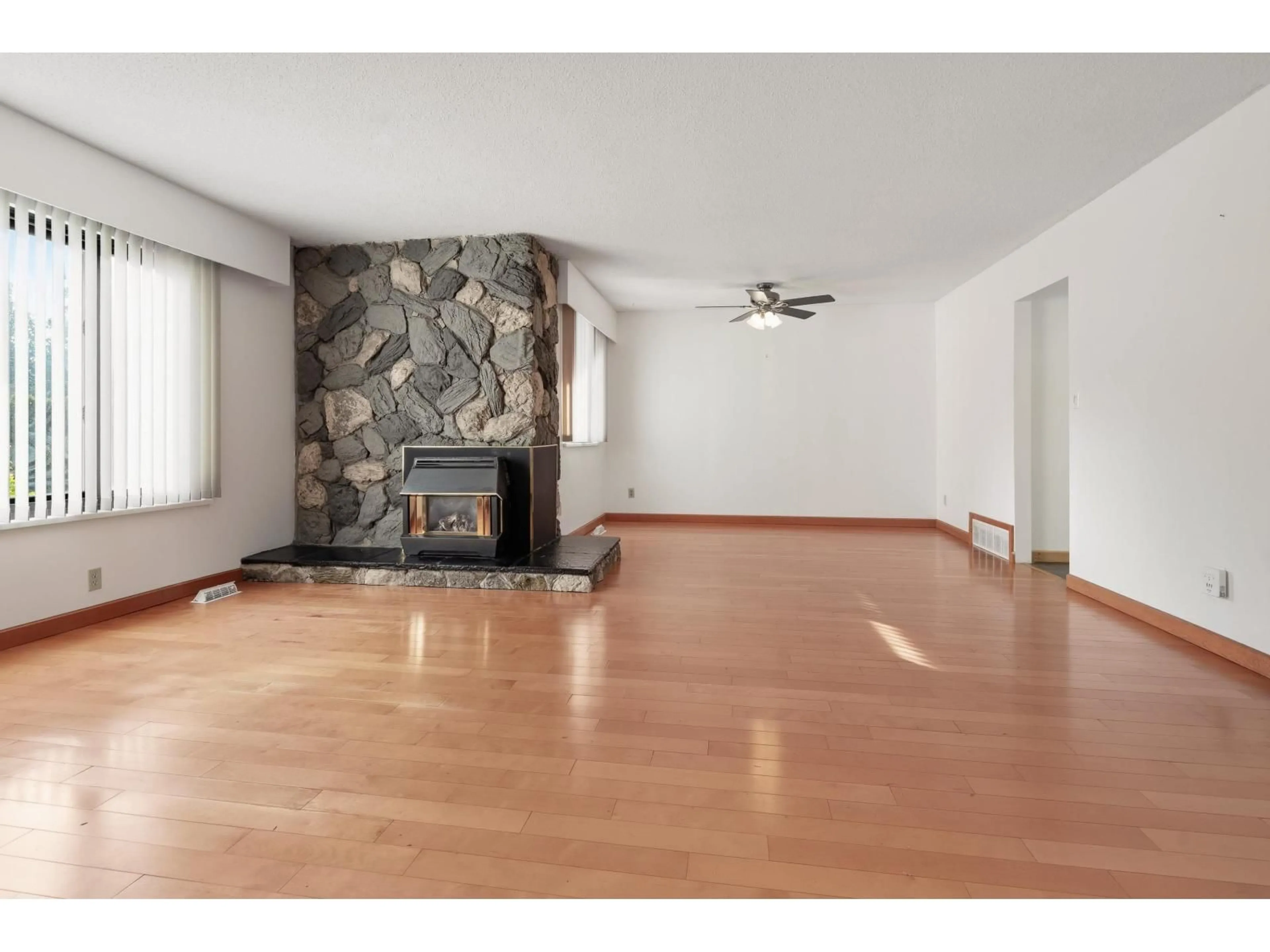 A pic of a room for 19891 43A AVENUE, Langley British Columbia V2Z1R3