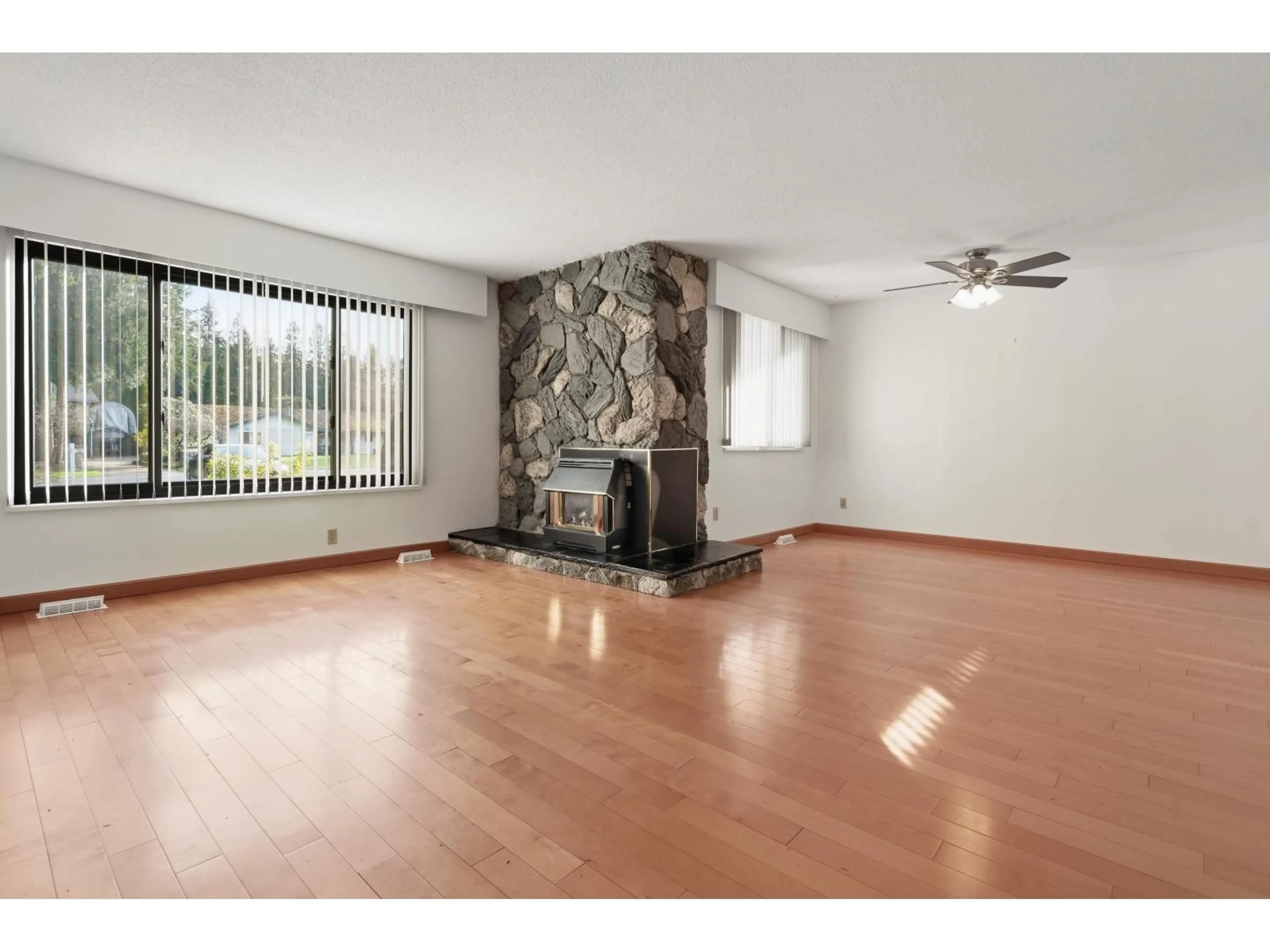 A pic of a room for 19891 43A AVENUE, Langley British Columbia V2Z1R3