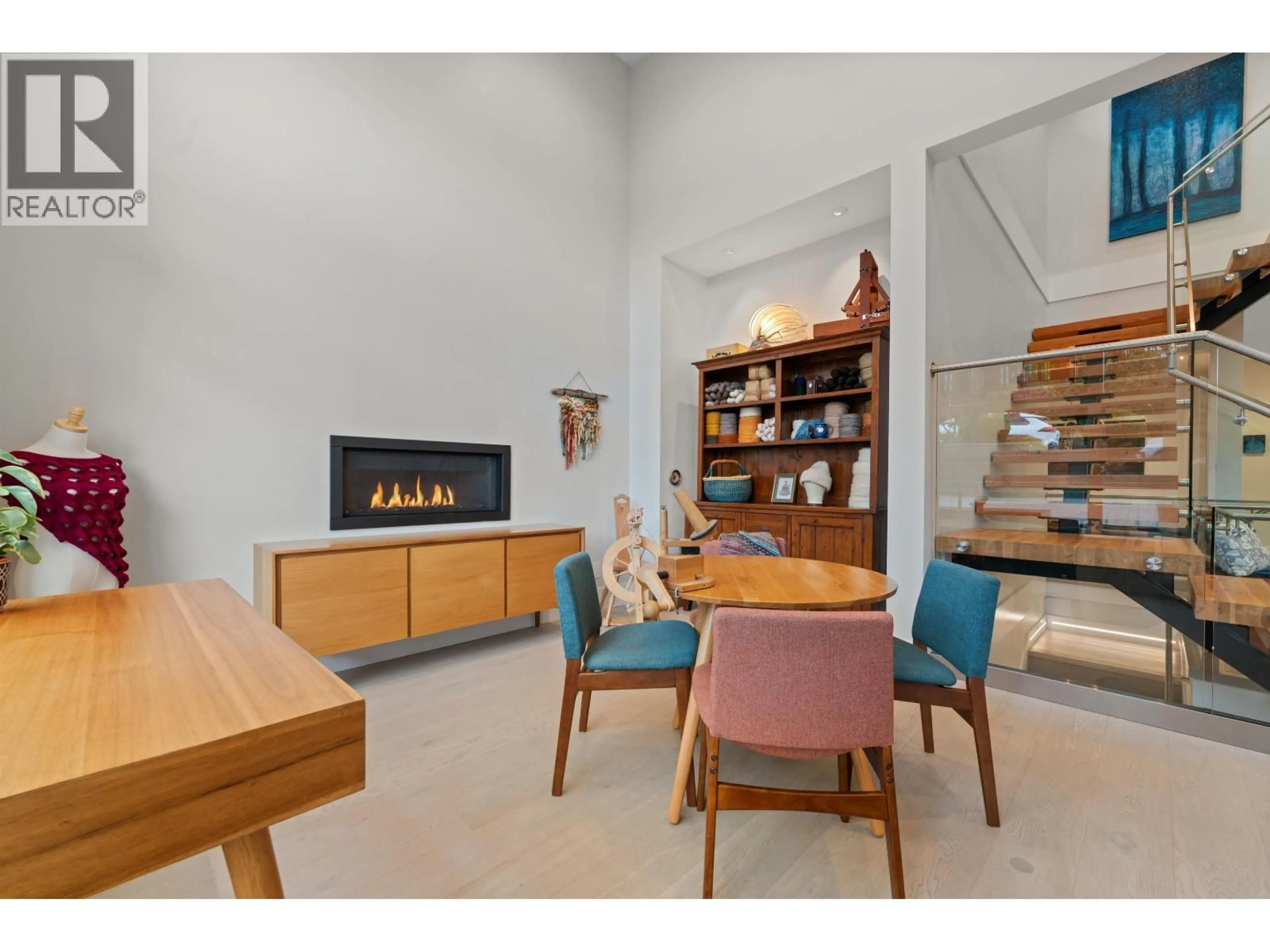 Living room with furniture, unknown for 3404 MAMQUAM ROAD, Squamish British Columbia V8B0S6