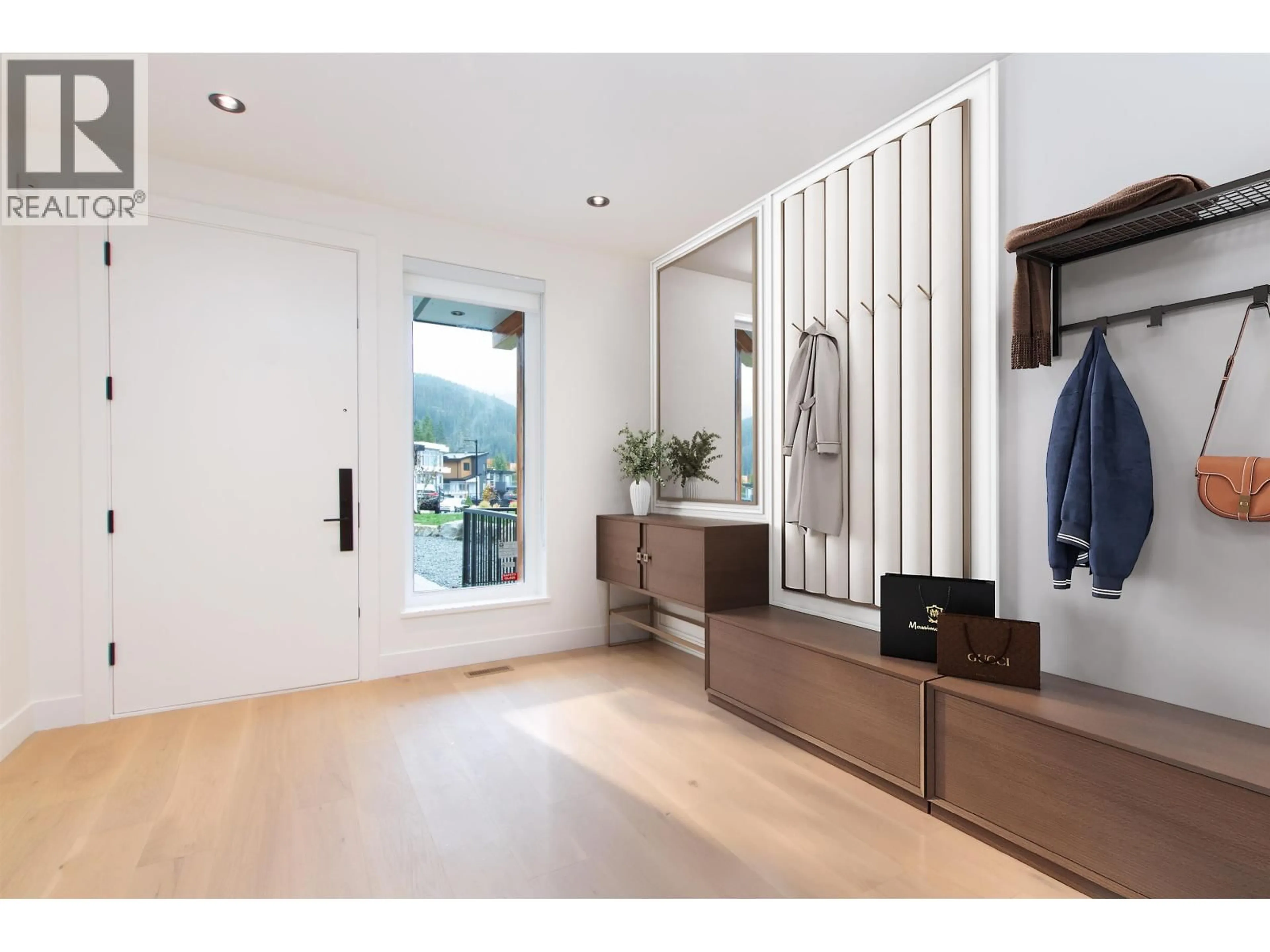 Indoor entryway for 39 - 3385 MAMQUAM ROAD, Squamish British Columbia V8B0E3