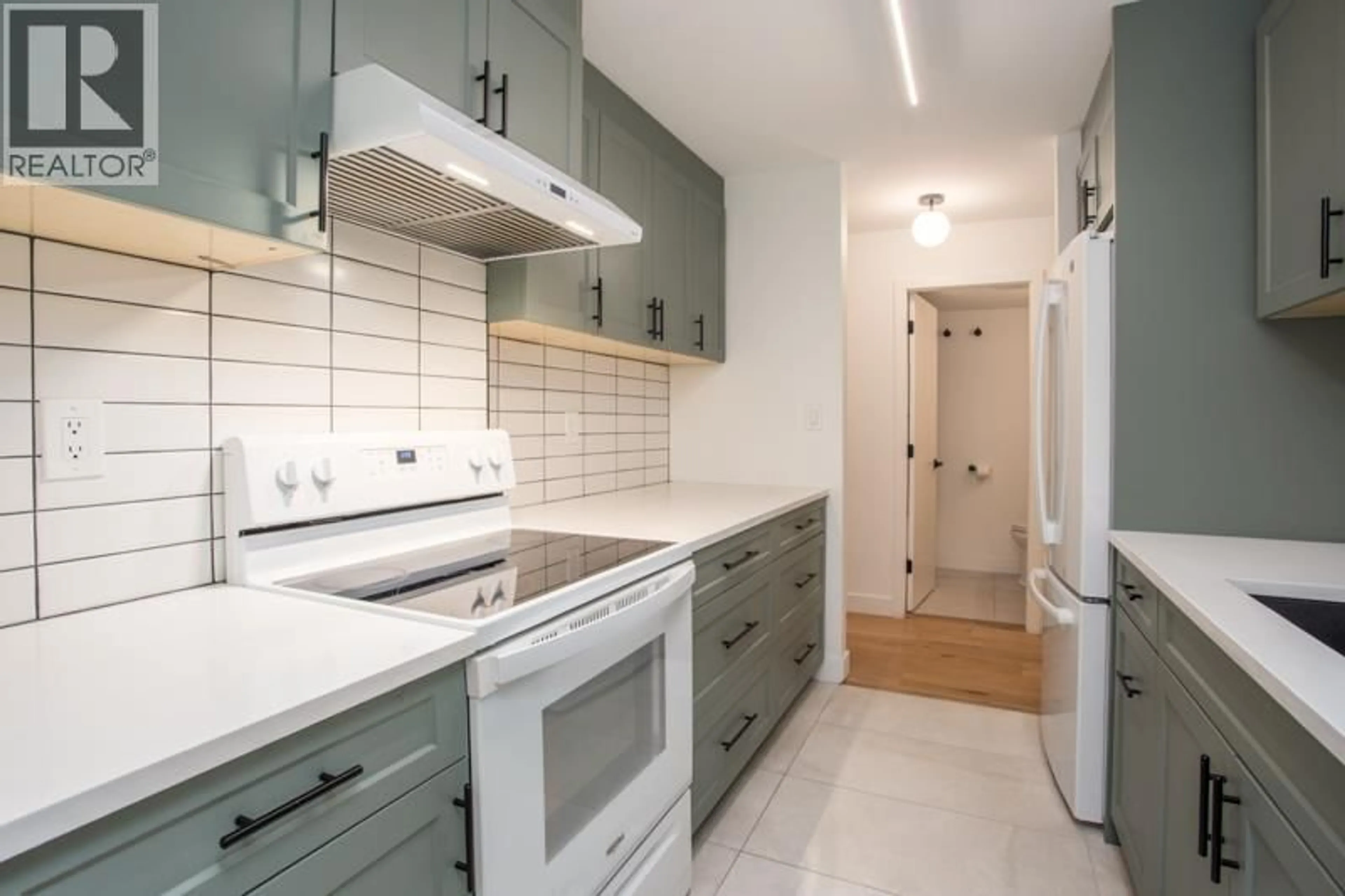 Standard kitchen, ceramic/tile floor for 121 - 8860 NO. 1 ROAD, Richmond British Columbia V7C4C1