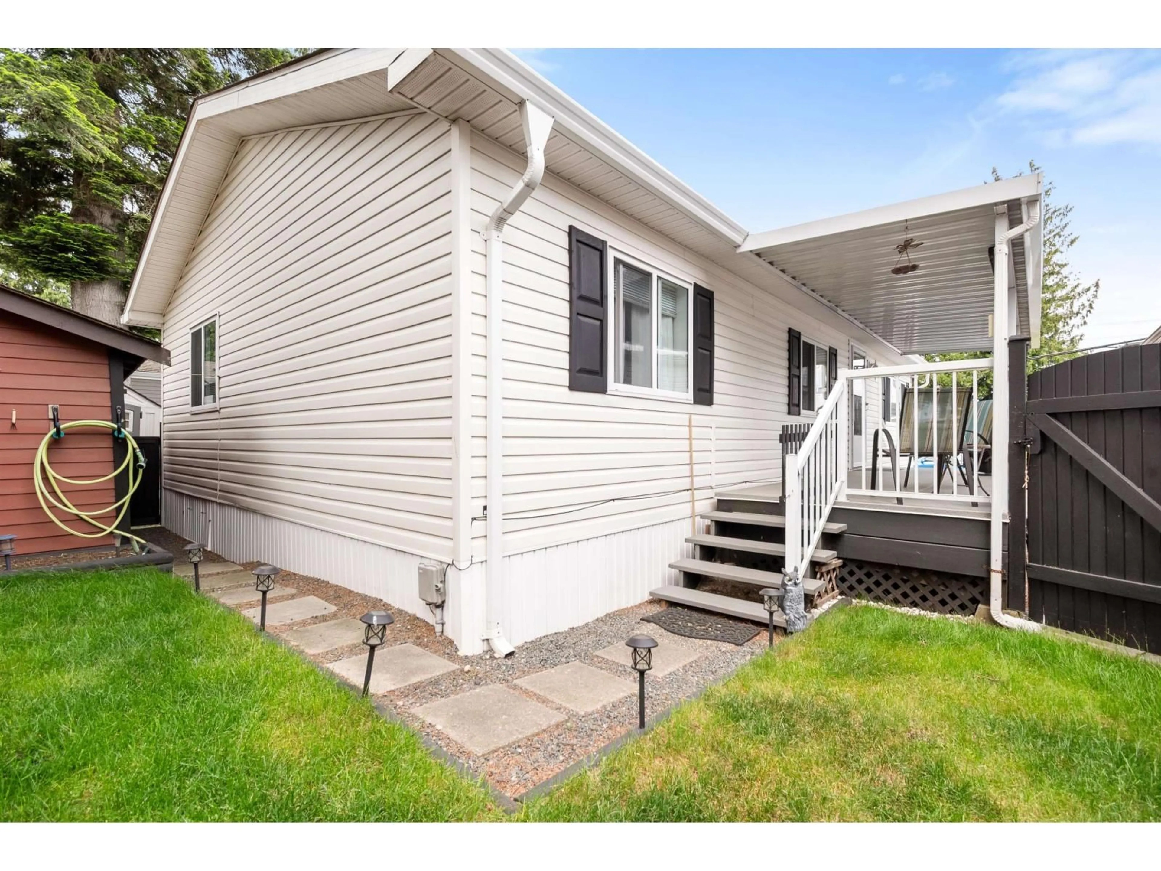 Home with vinyl exterior material, street for 13 - 6338 VEDDER ROAD, Chilliwack British Columbia V2R1C6