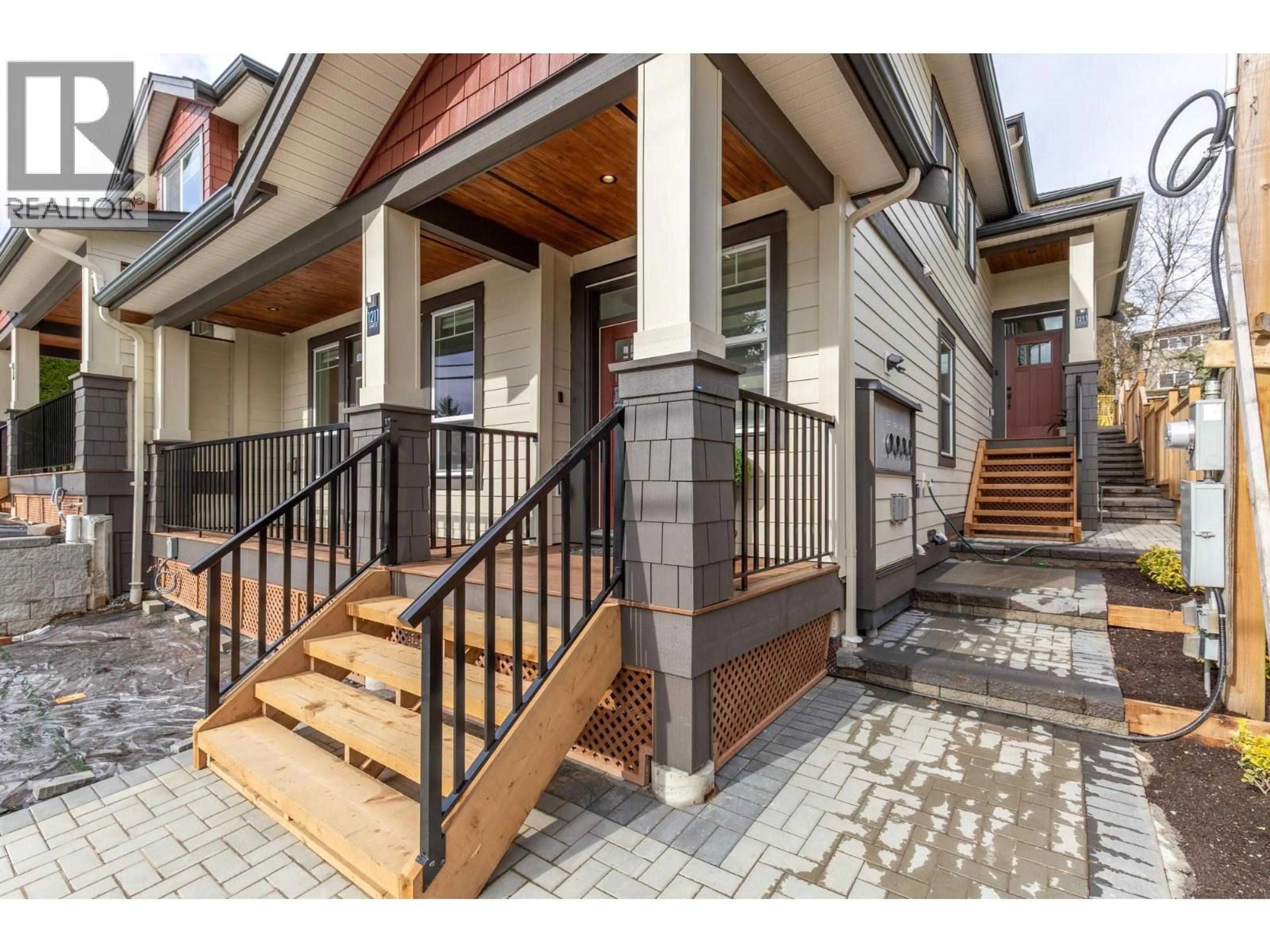 Indoor entryway for 2 - 1211 THOMAS AVENUE, Coquitlam British Columbia V3K2L1