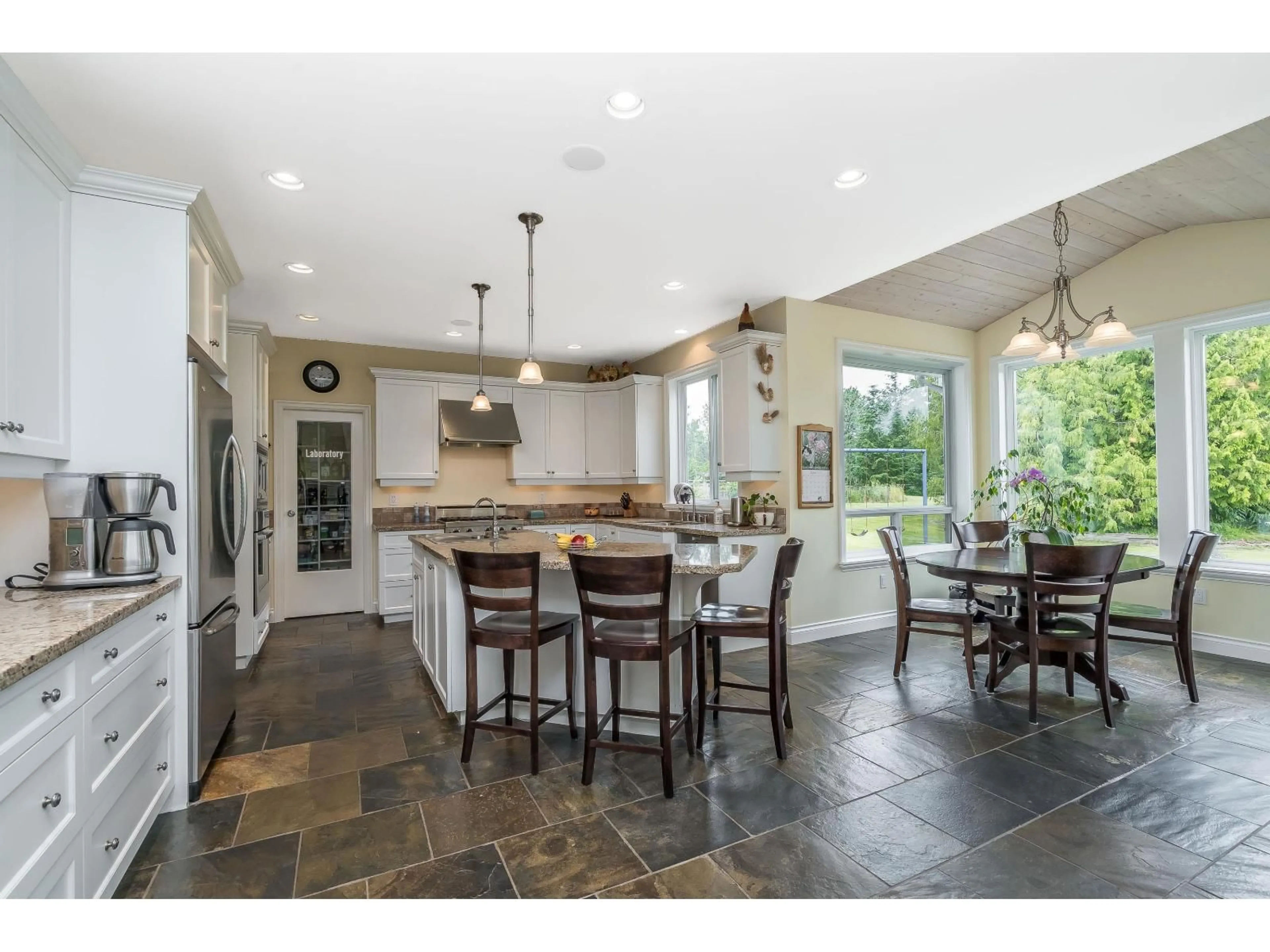 Open concept kitchen, ceramic/tile floor for 1192 212 STREET, Langley British Columbia V2Z1T1