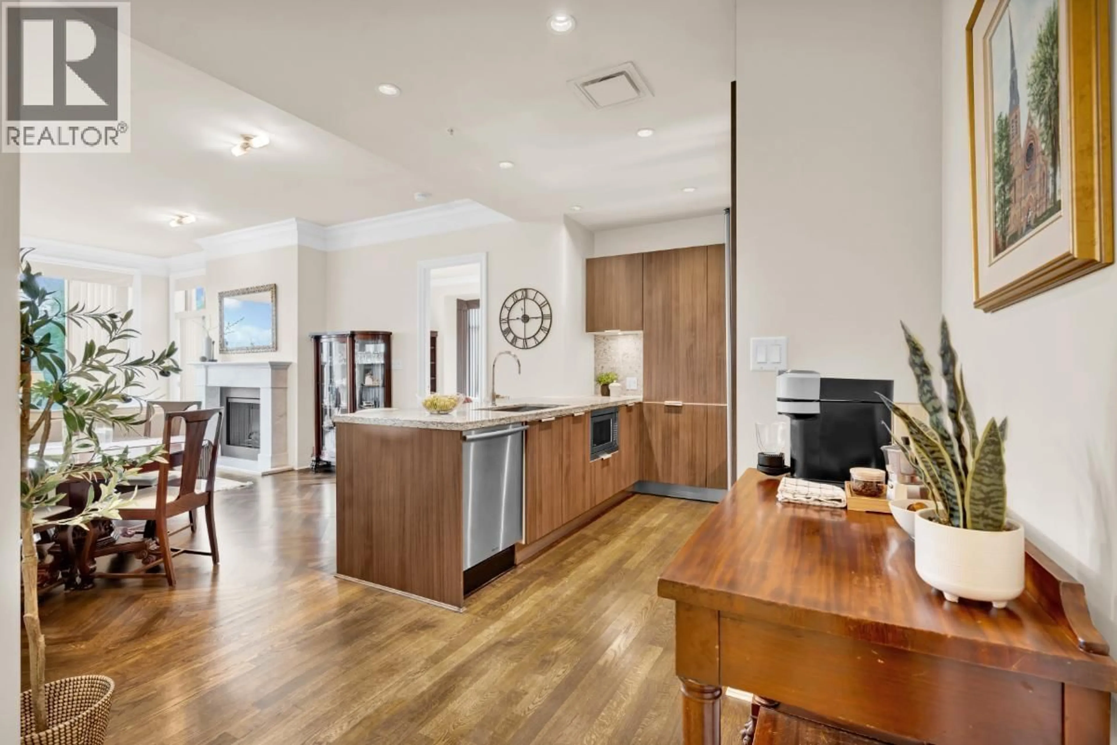 Contemporary kitchen, wood/laminate floor for 401 - 568 WATERS EDGE CRESCENT, West Vancouver British Columbia V7T0A2