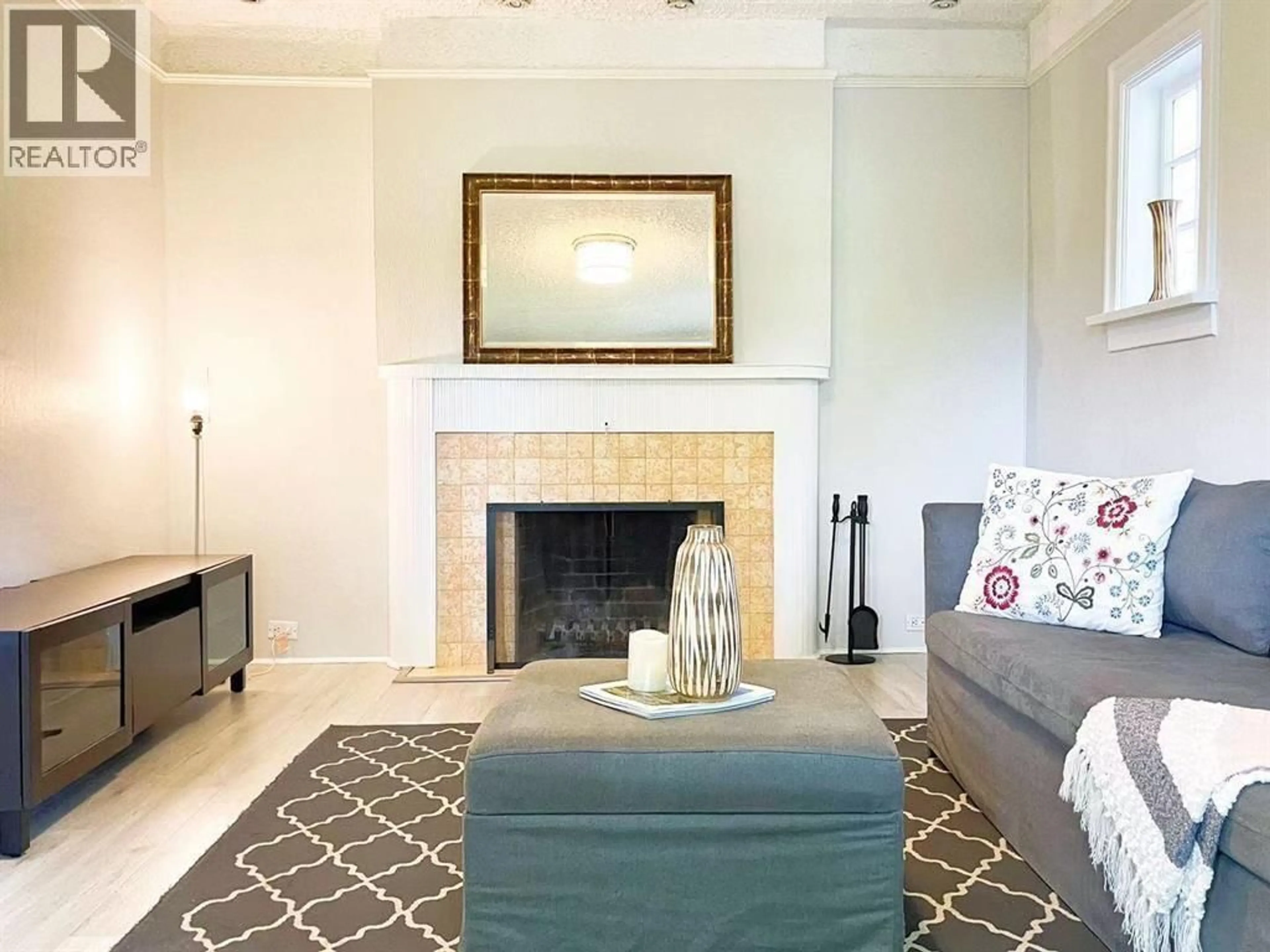 Living room with furniture, unknown for 3093 29TH AVENUE, Vancouver British Columbia V6L1Y5