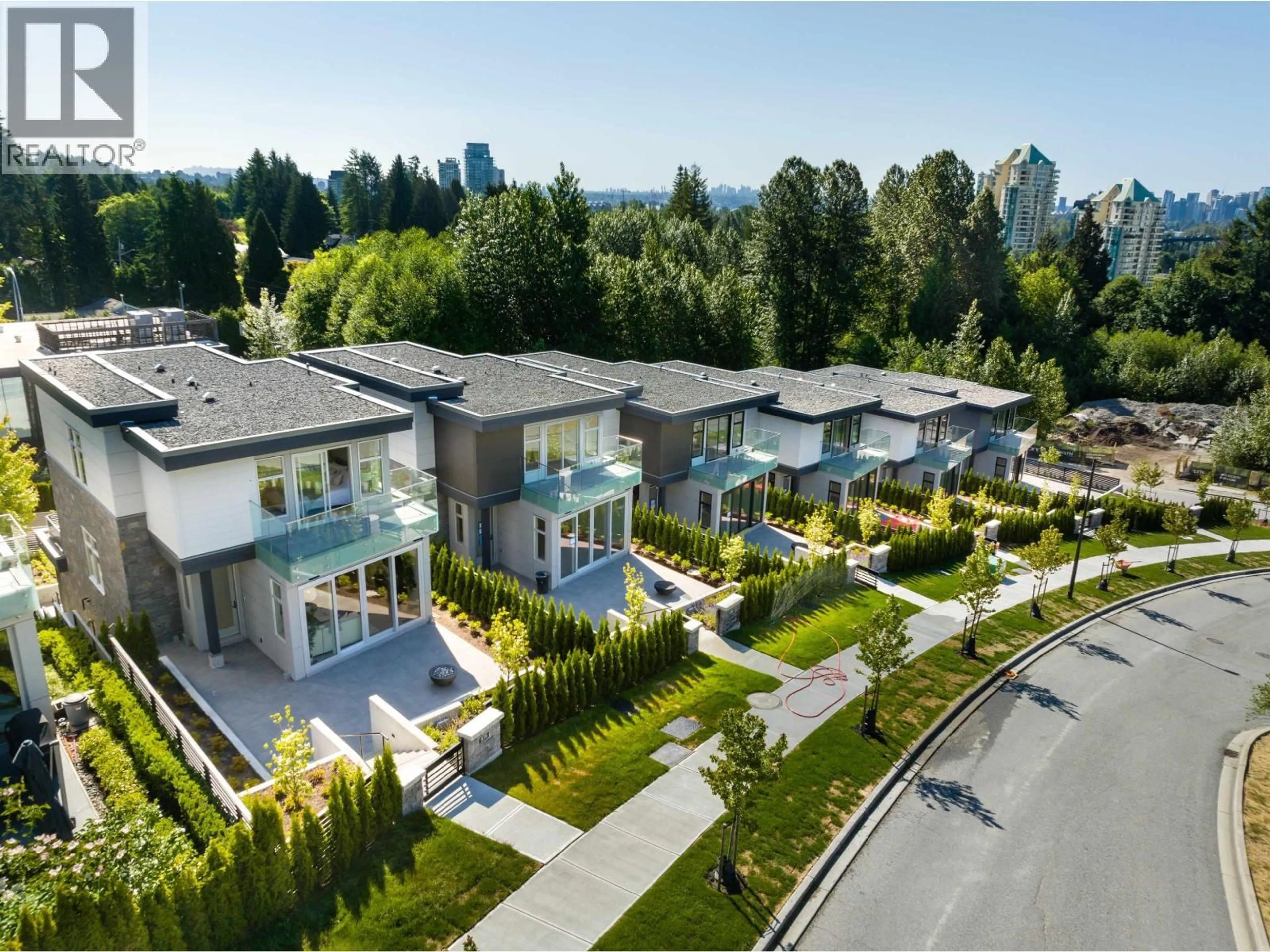 A pic from outside/outdoor area/front of a property/back of a property/a pic from drone, mountain view for 592 ARTHUR ERICKSON PLACE, West Vancouver British Columbia V7T1J1