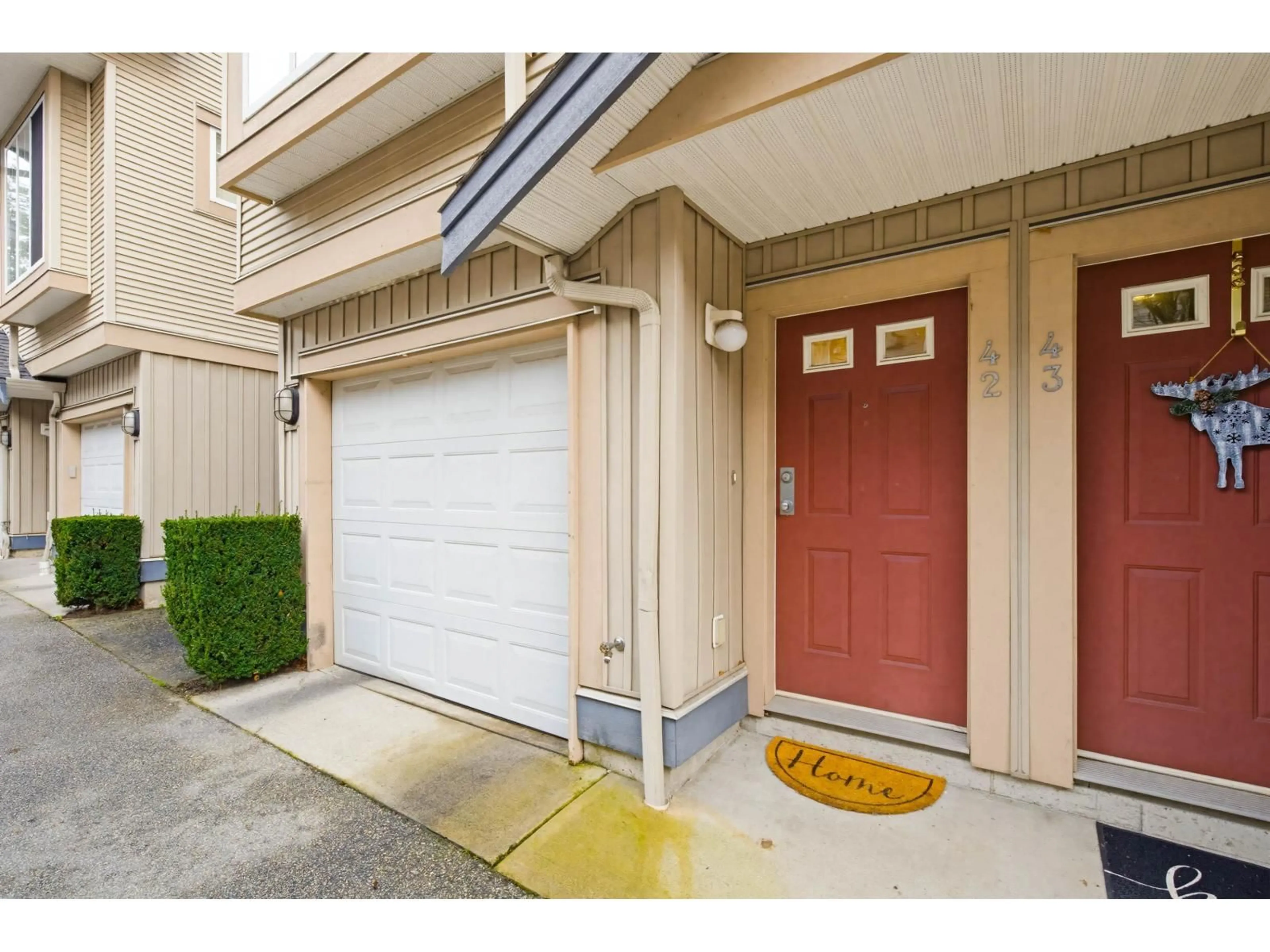 Indoor entryway for 42 - 5839 PANORAMA DRIVE, Surrey British Columbia V3S0P4