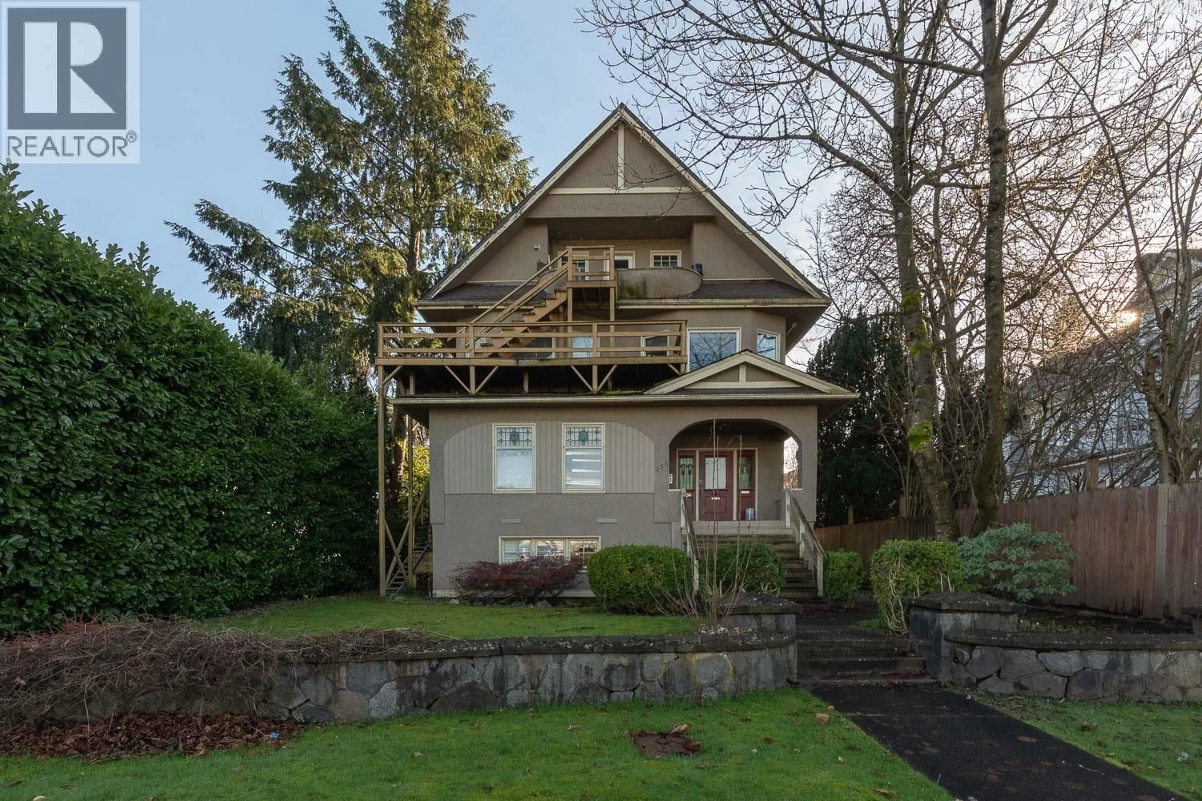 Home with vinyl exterior material, street for 236 12TH AVENUE, Vancouver British Columbia V5Y1T8