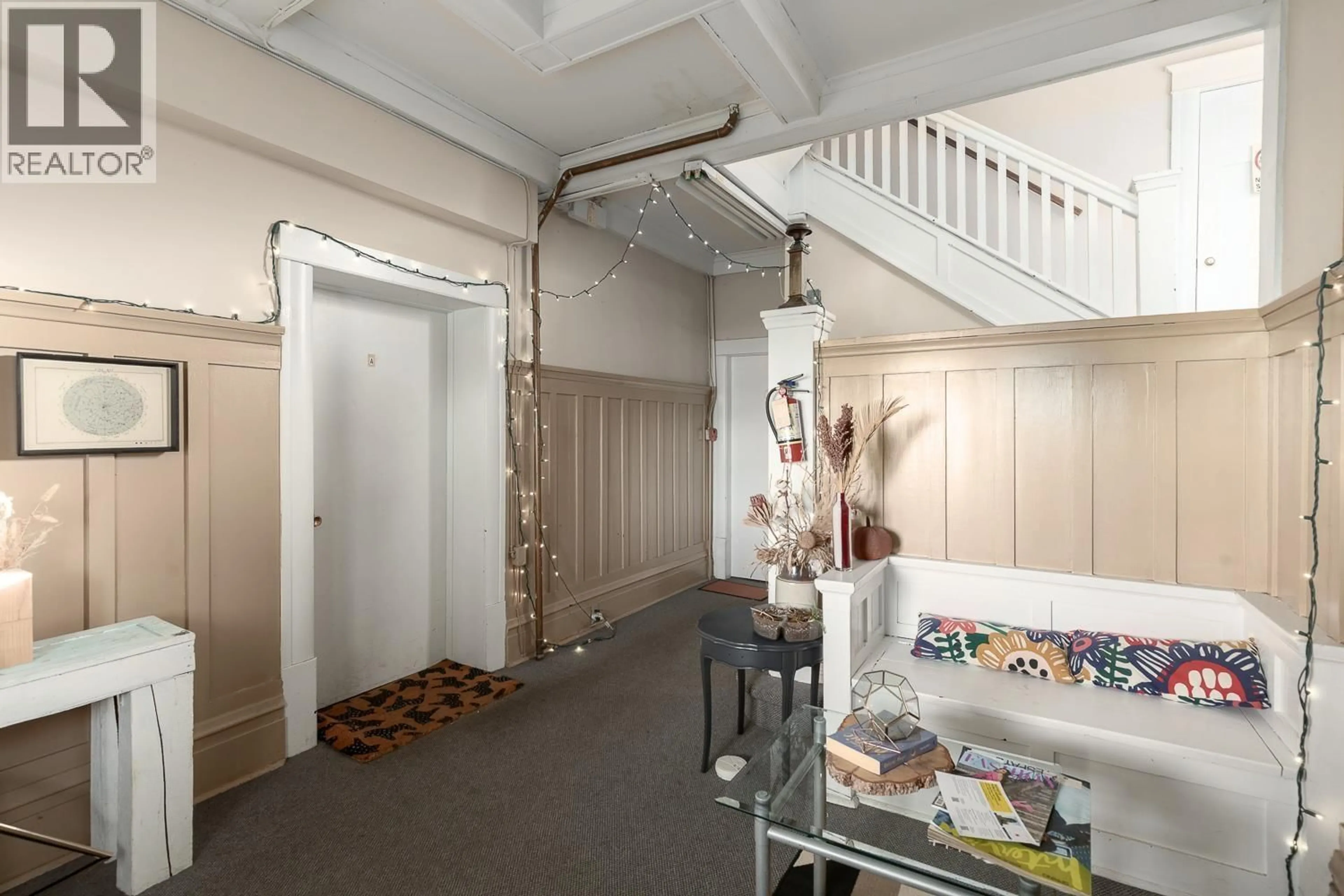 Indoor foyer for 236 12TH AVENUE, Vancouver British Columbia V5Y1T8