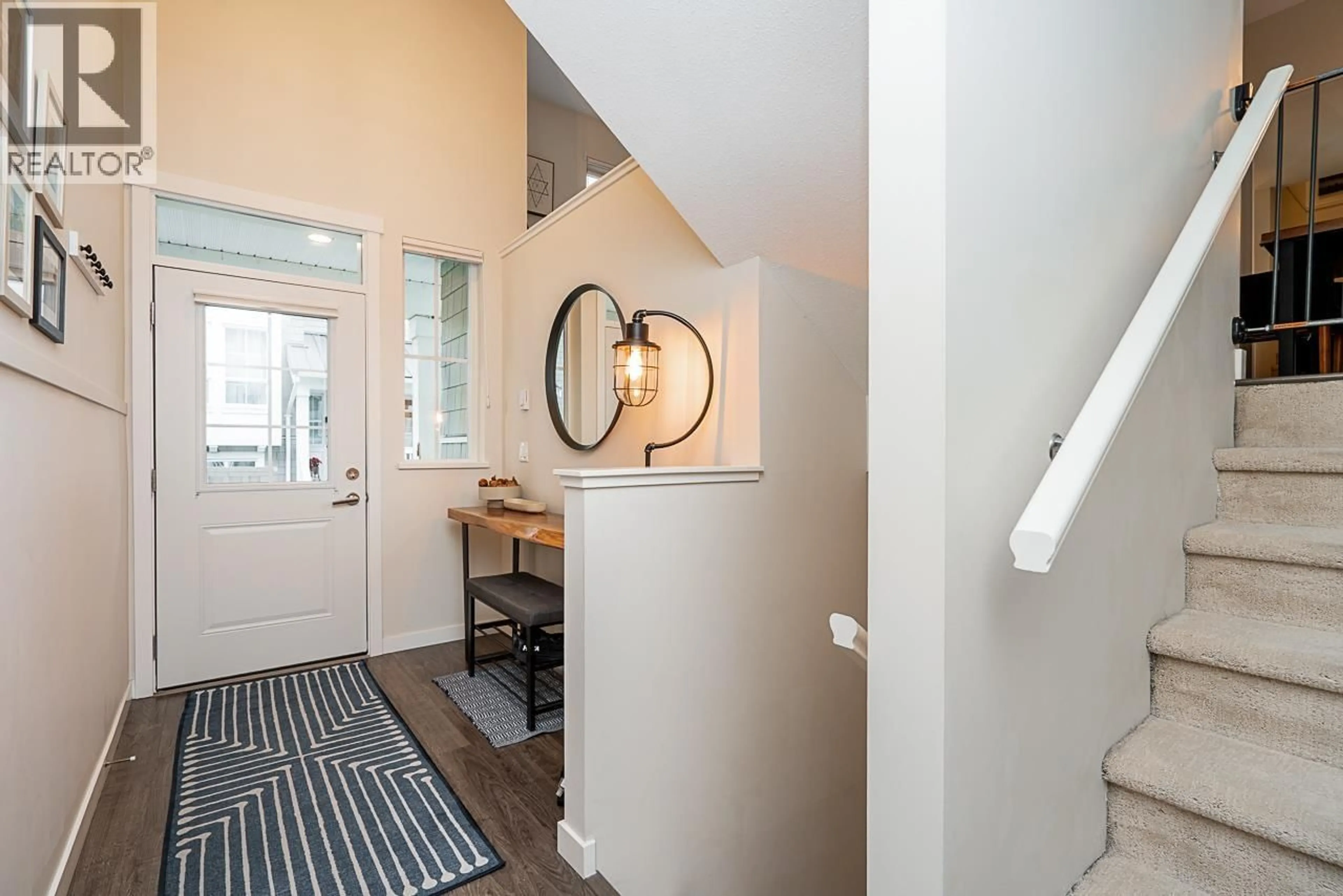 Indoor entryway for 91 - 5551 ADMIRAL WAY, Delta British Columbia V4K0C9