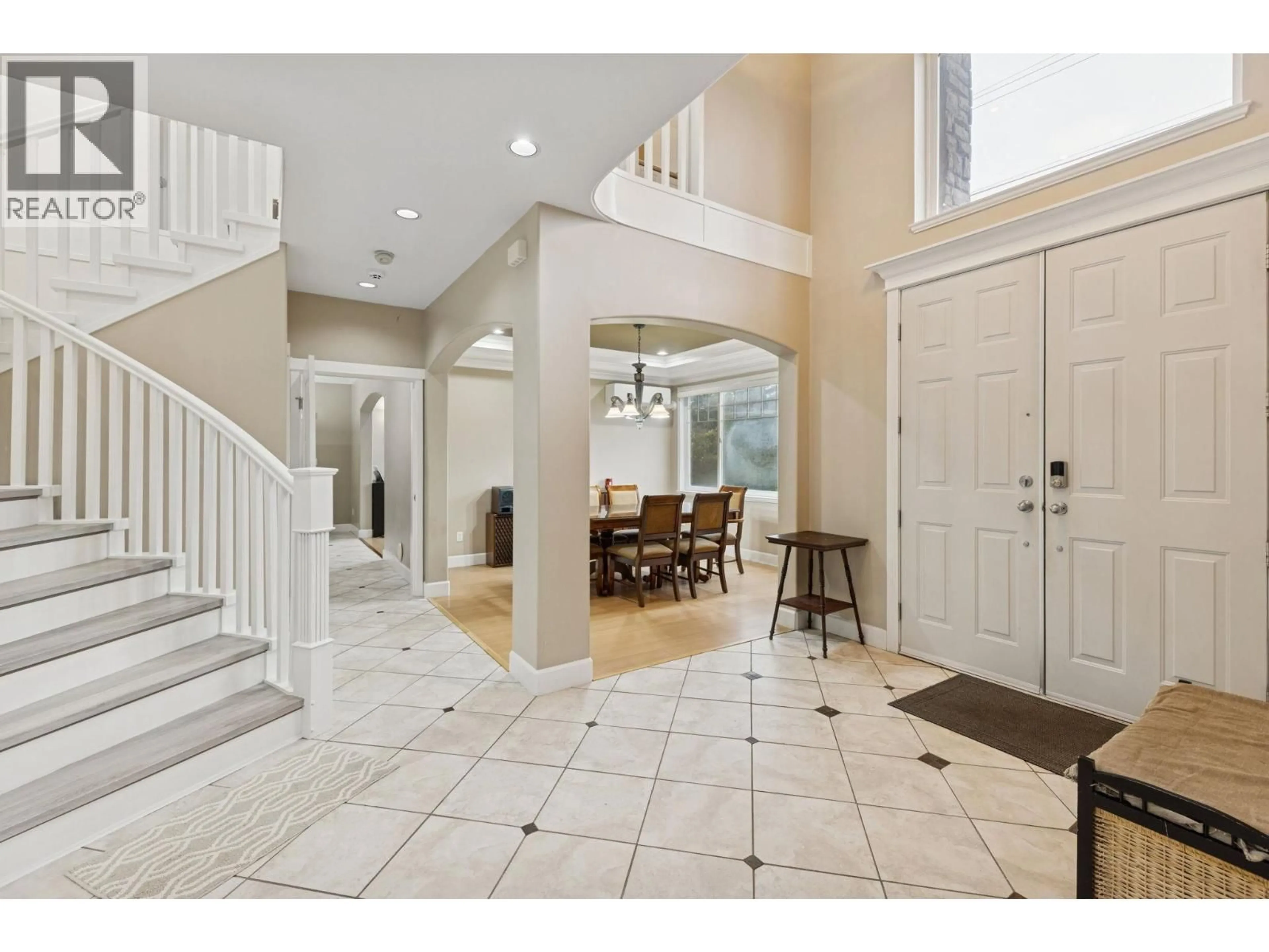 Indoor entryway for 8771 NO. 2 ROAD, Richmond British Columbia V7C3M4